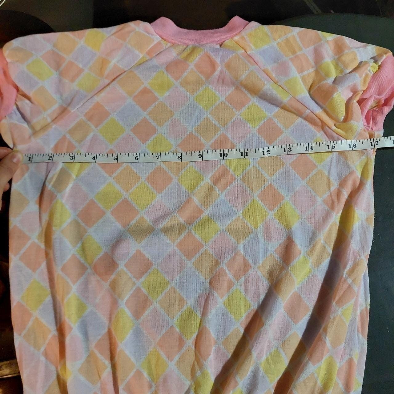 Vintagecpastel pink, purple, yellow, and orange diamond top with a ruffle hem.