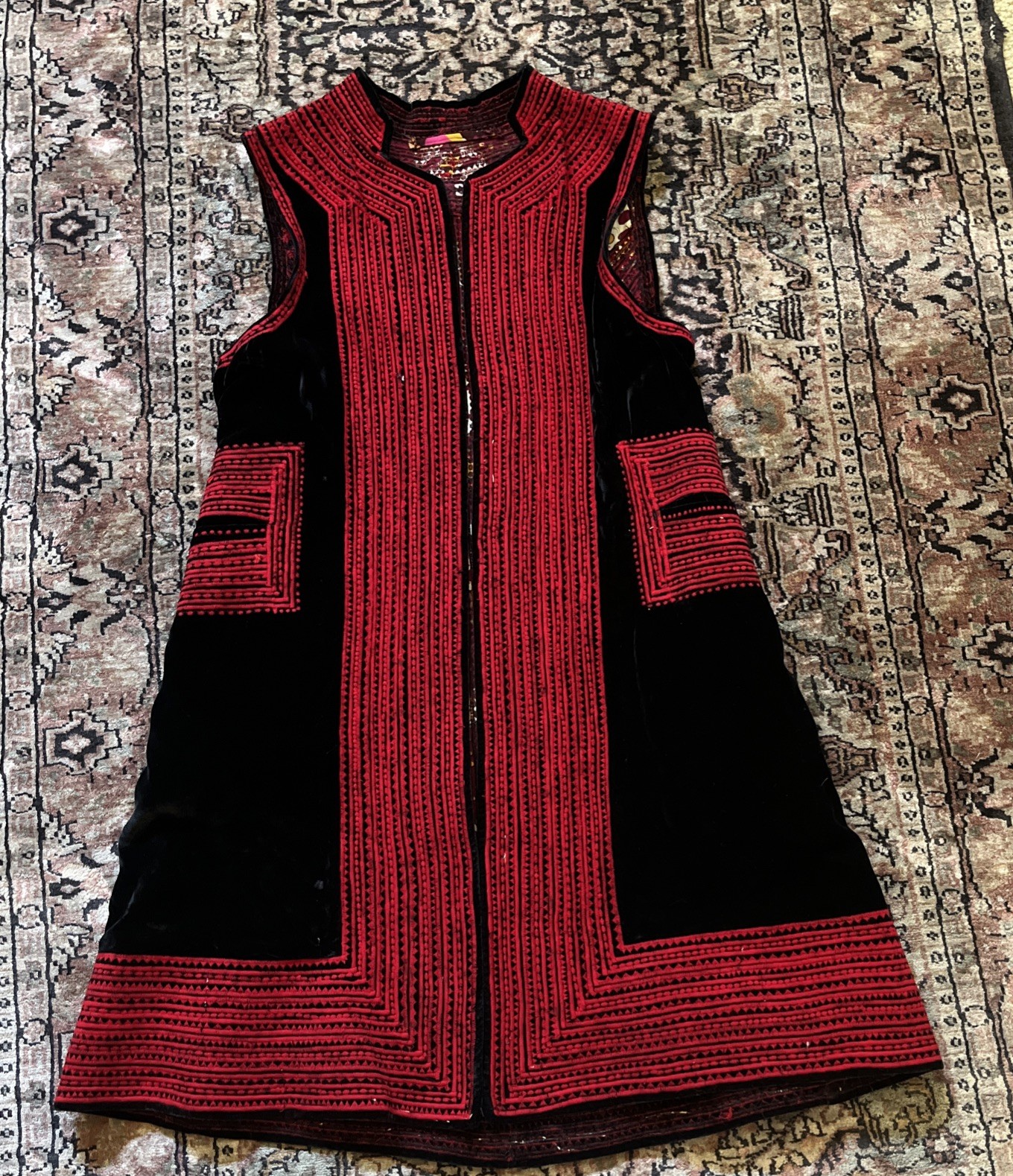 Vintage Palestinian Tatreez Velvet Vest – Mid-Century Long Couching Embroidered