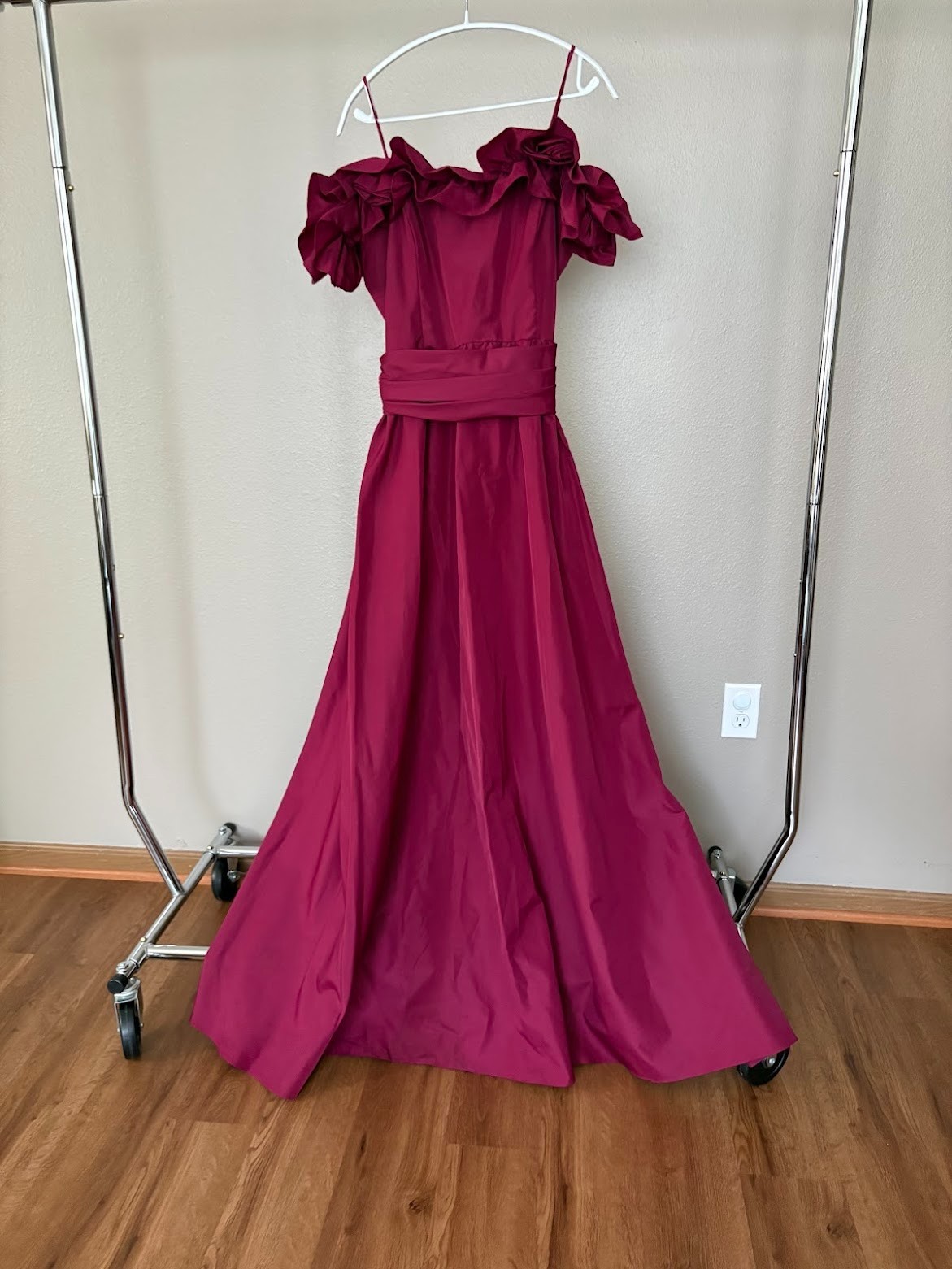 VTG 80’S OFF THE SHOULDER FULL LENGTH TAFFETA GOWN BUST 40/W 34″