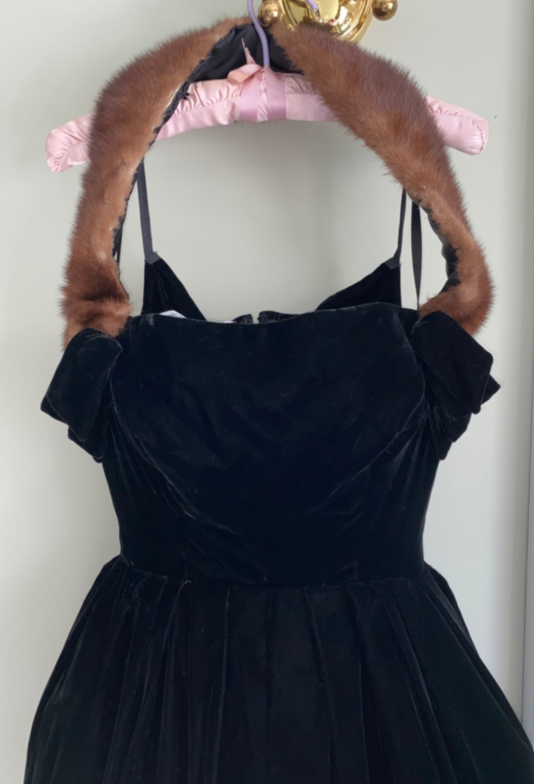VINTAGE 1940-50’s BLACK SILK VELVET DRESS W ERMINE SHOULDER BAND