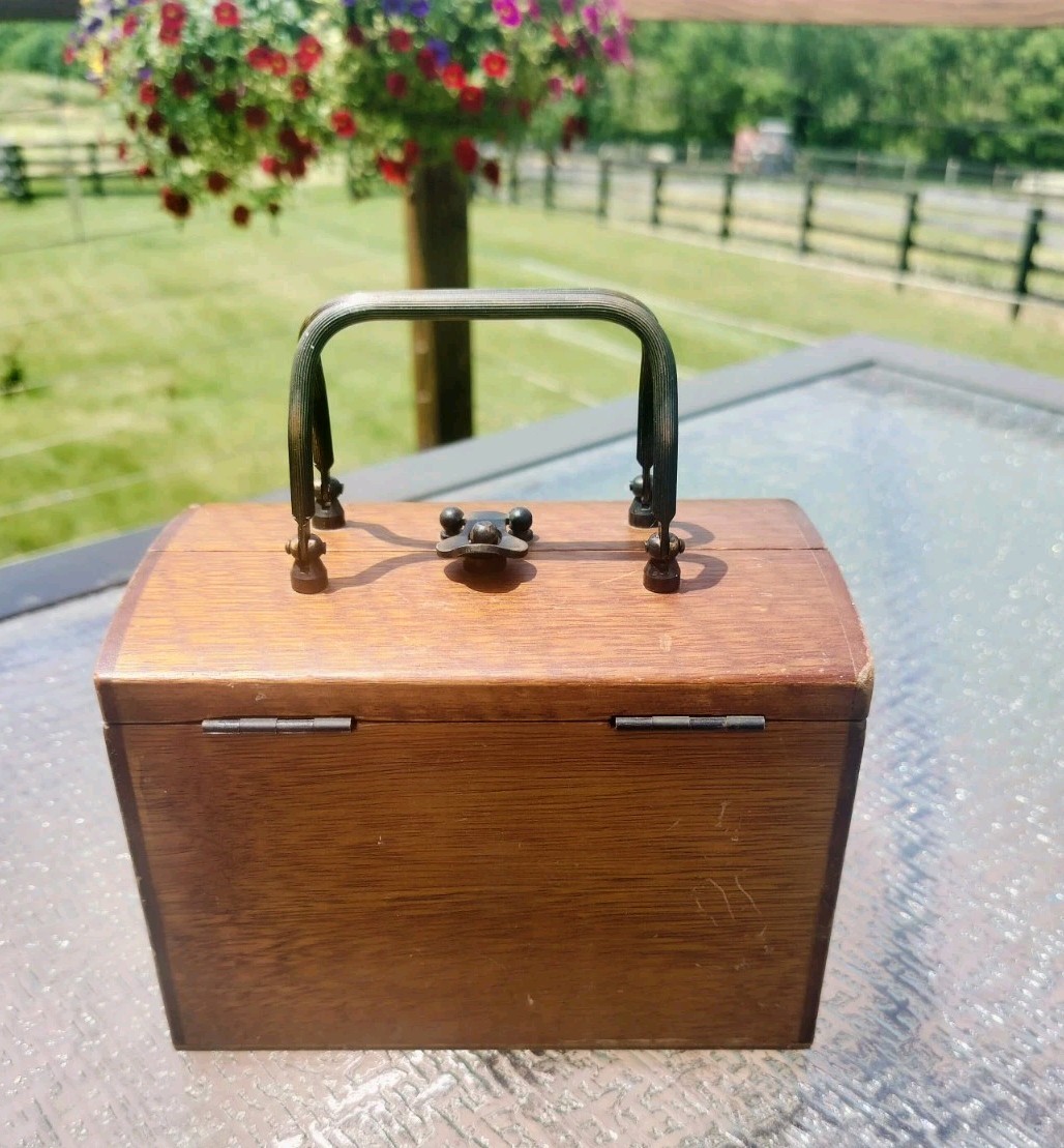 Vintage 1960’s Walborg Wooden Purse With Glass Beaded Gold Silk Lining Stunning
