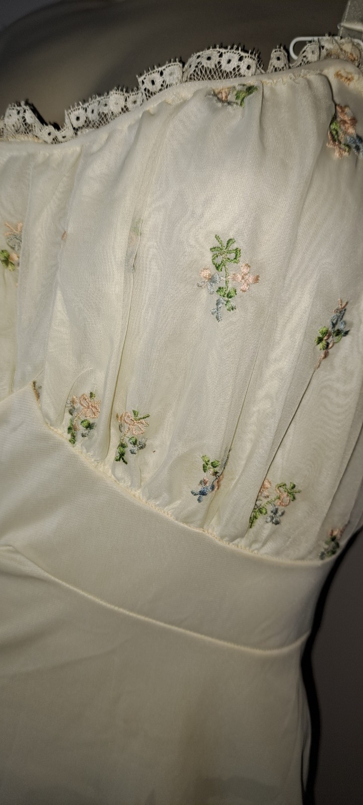 Vtg Full Slip Off White Nylon Michelene Embroidered Bust Hem Trim 34 Read