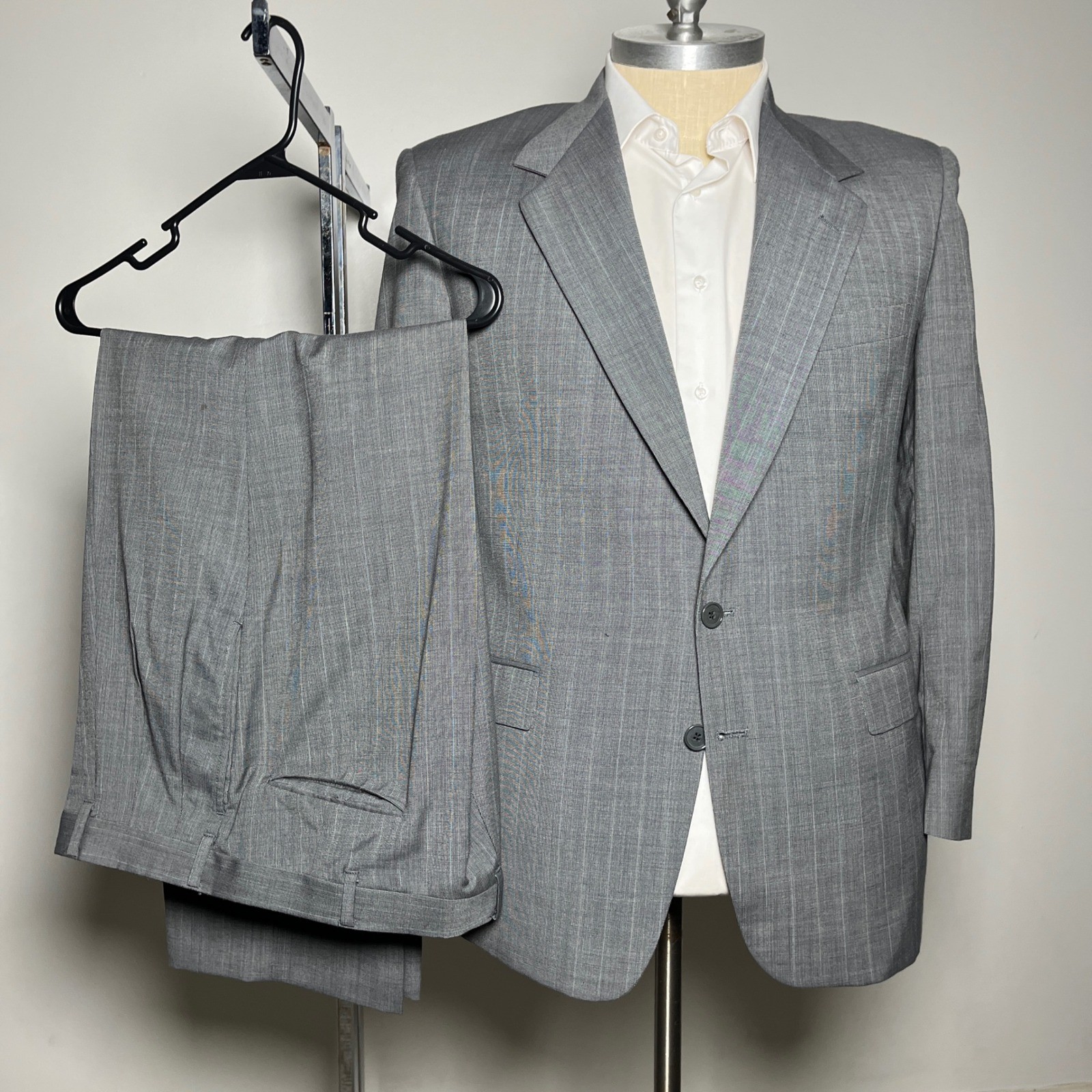 Nino Cerruti Suit Mens 42R 36×30 Grey Pinstripe Vintage 2-Button USA Tailored