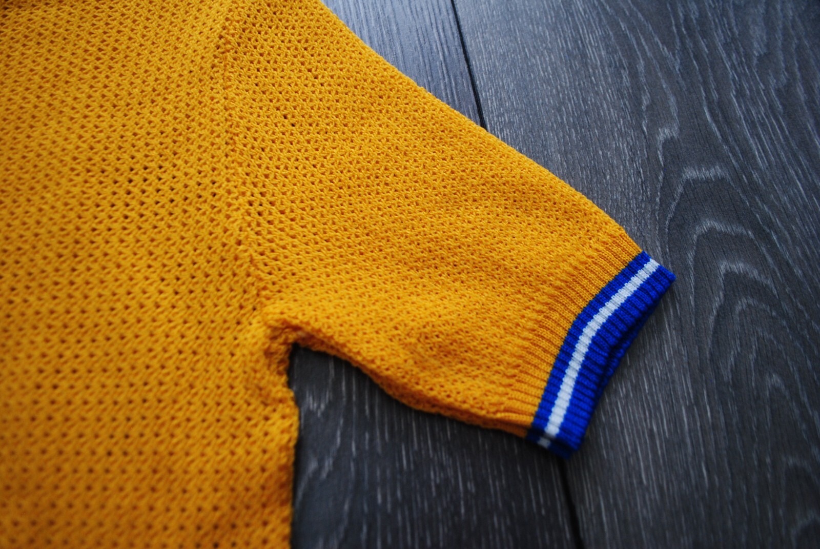VTG 60S 70S WAFFLE CREW NECK SHIRT YELLOW COURTAULDS UNITED KINGDOM UNISEX SZ M