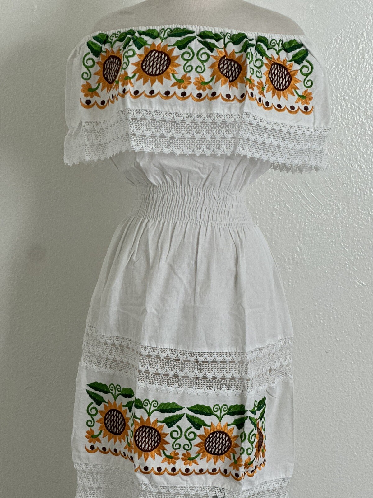 Girasol Size Small / Medium Maria Bonita Vintage Embroidery Mexican Dress