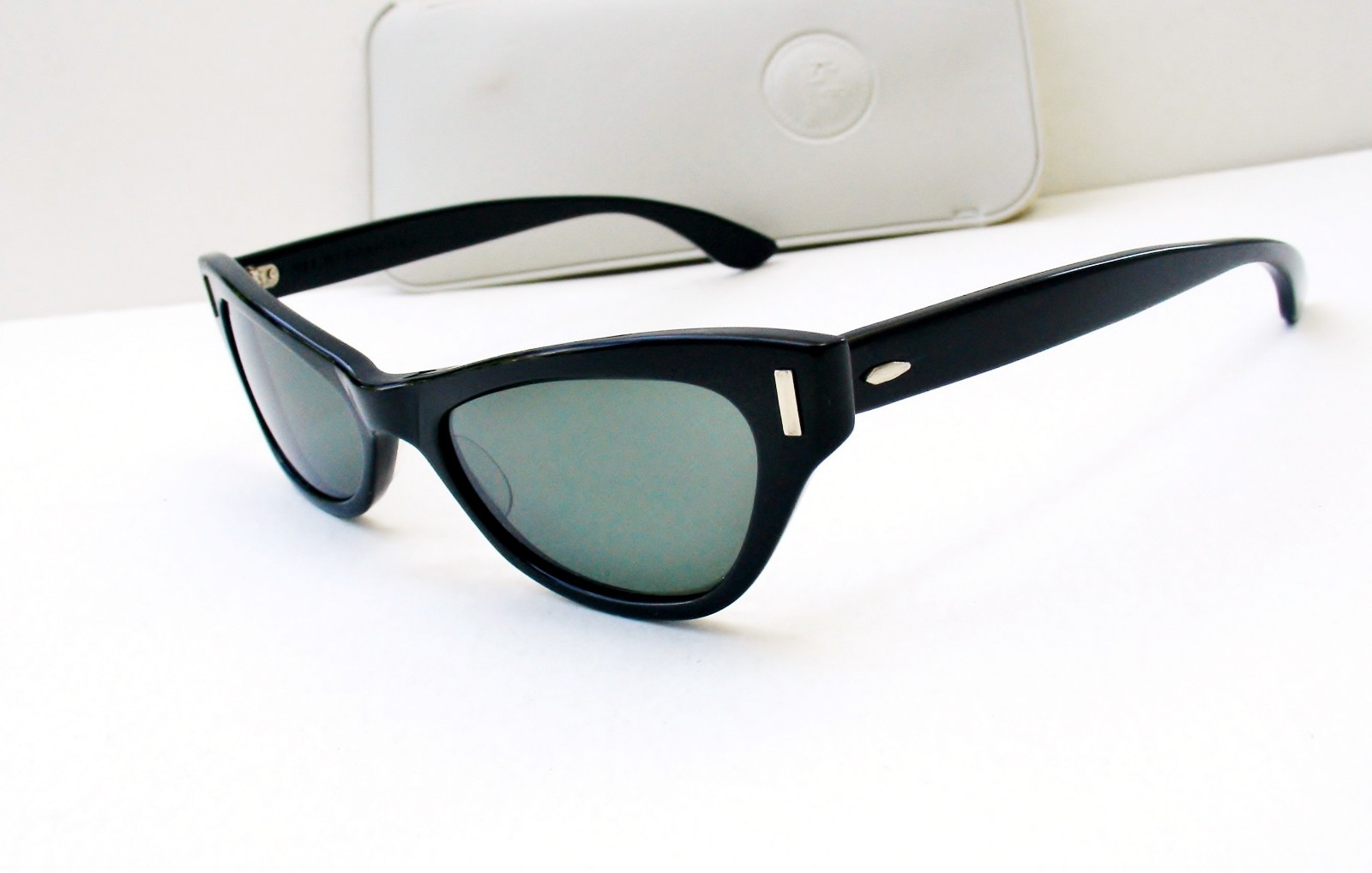Vintage Bausch & Lomb B&L Ray Ban USA 60s Cat Eye 50mm Black frame Sunglasses