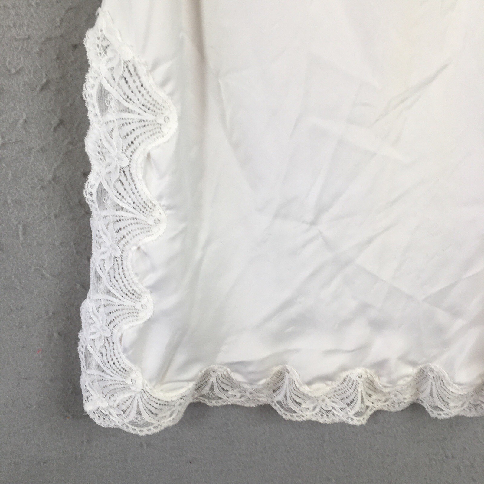 Vintage Wonder Maid Slip Skirt Womens Small White Nylon Non Cling Lace Trim USA
