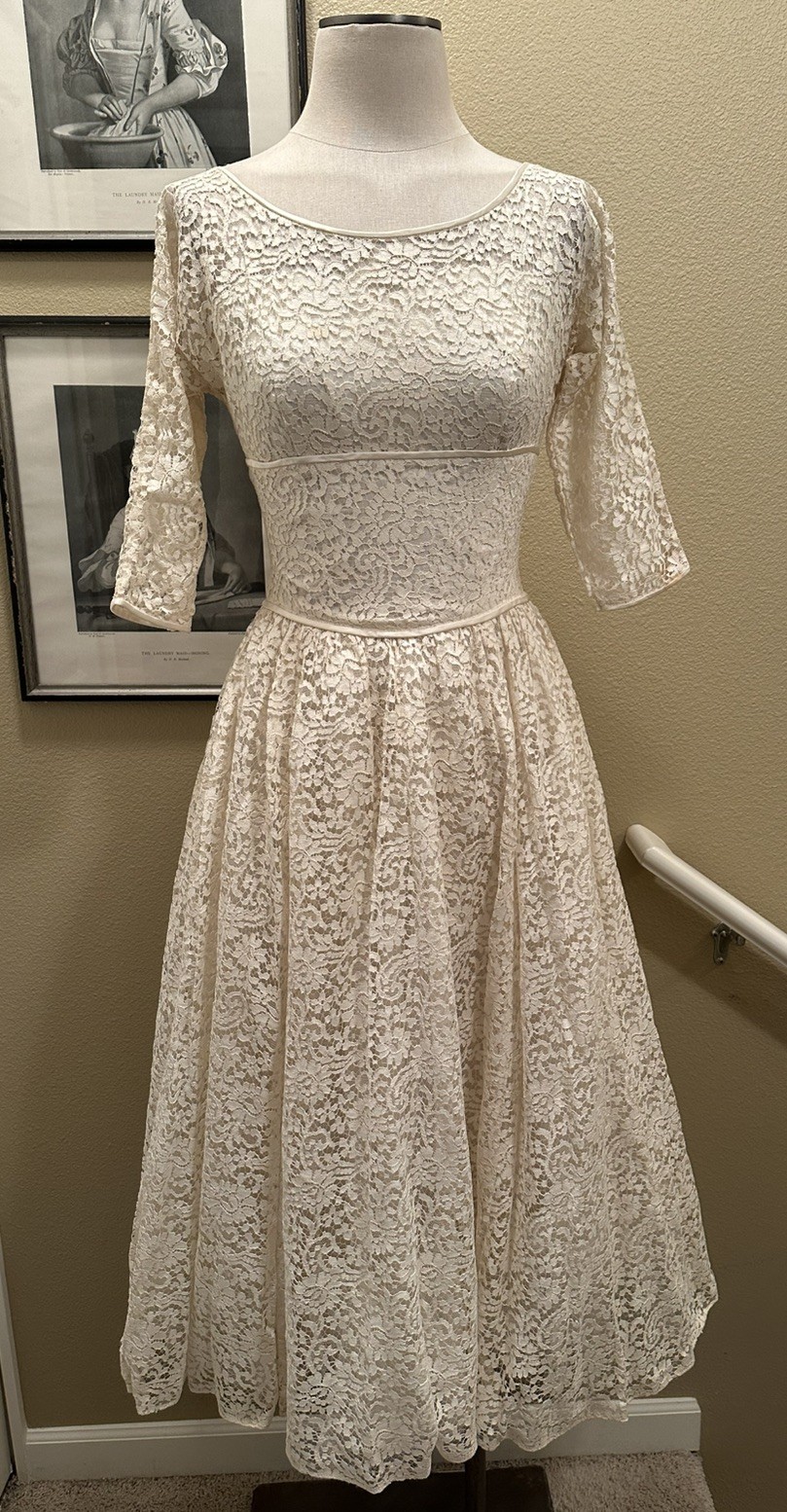 Vintage S 4/6 Tea Length Ivory Lace Wedding Dress W Bateau Neck & 3/4 Sleeve