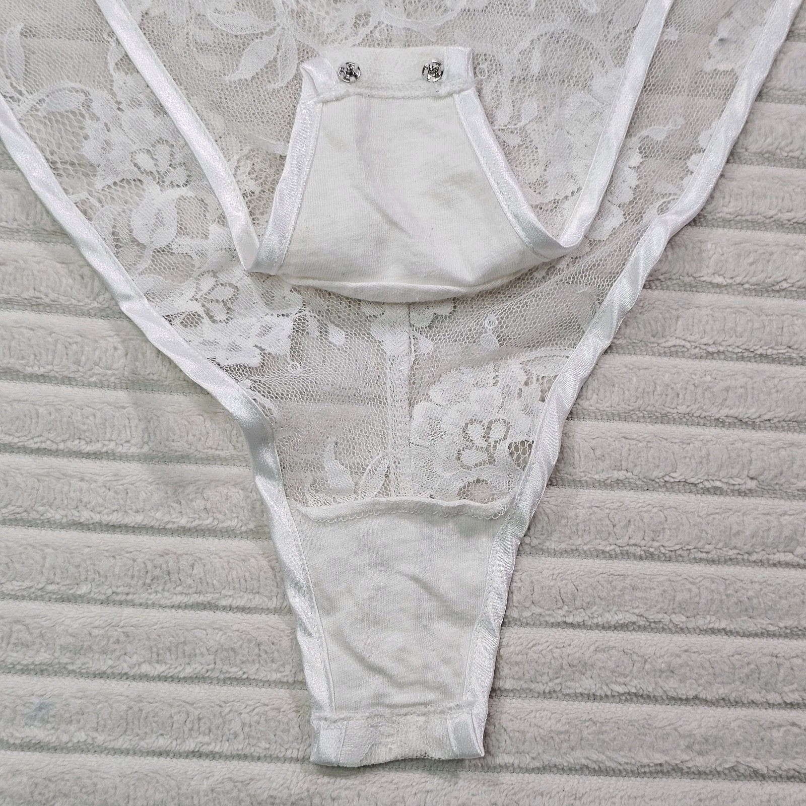 Vintage Victoria’s Secret Gold Label Bodysuit size LARGE White Lace Teddy 1991