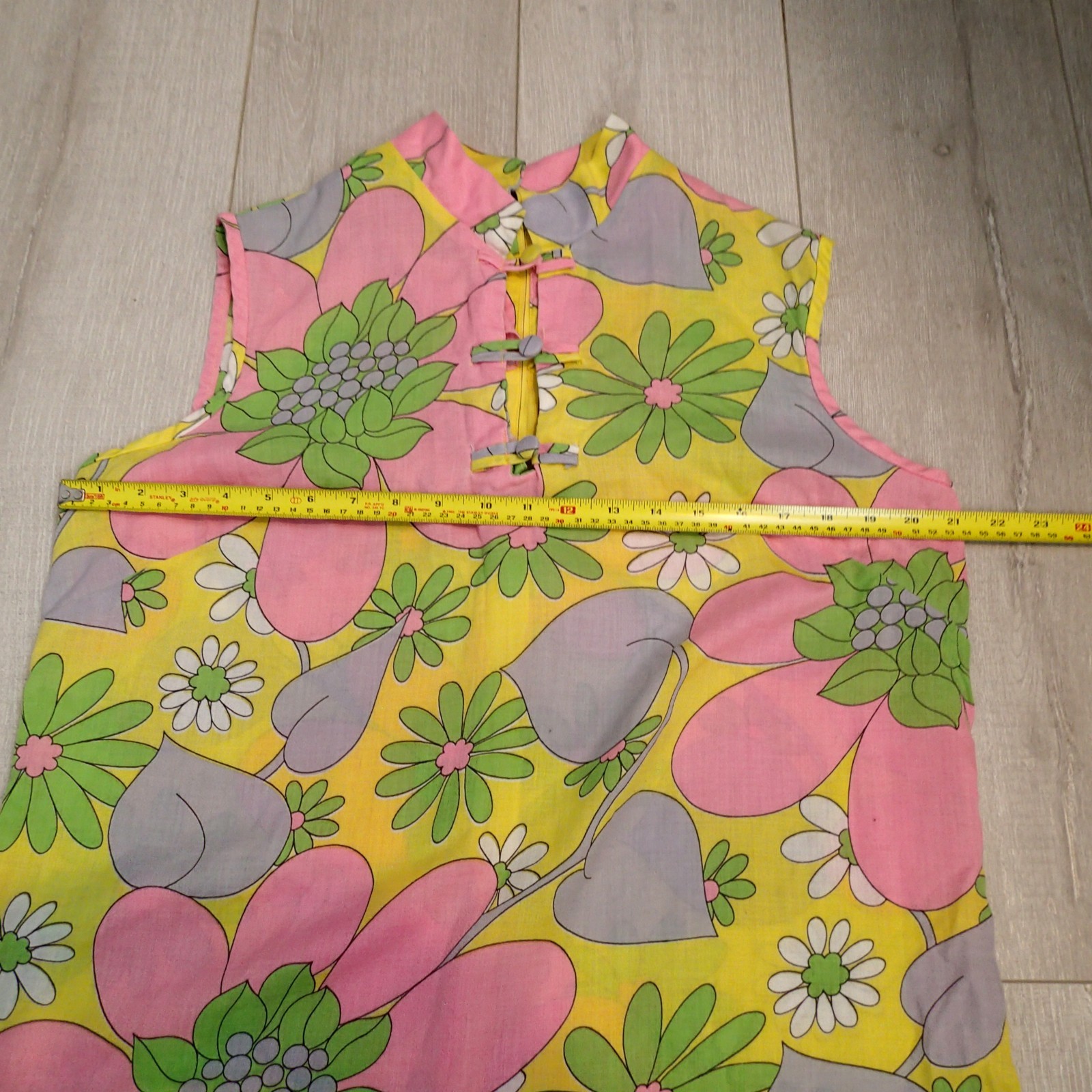 vtg 1960’s Dress Shift Mod Sleeveless Bright Floral yellow Pink green m/l