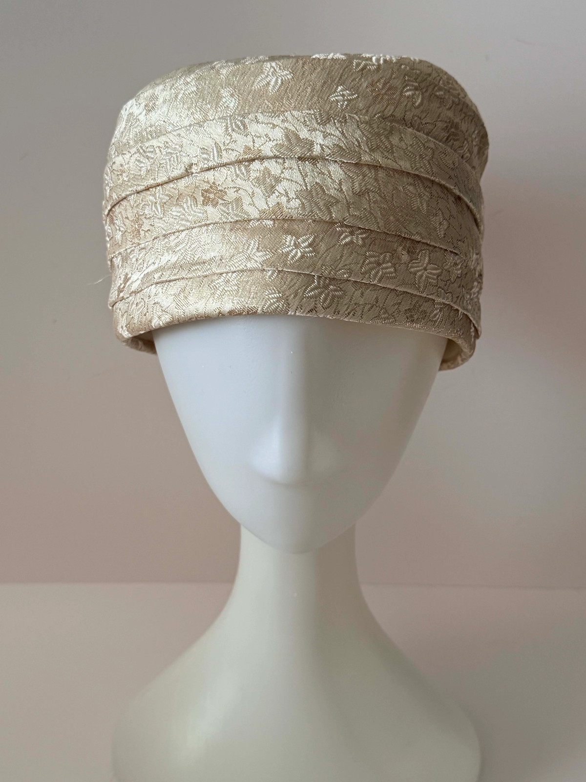 1960s Vintage Ivory Brocade Pillbox Hat – Textured Floral Jacquard – Mid