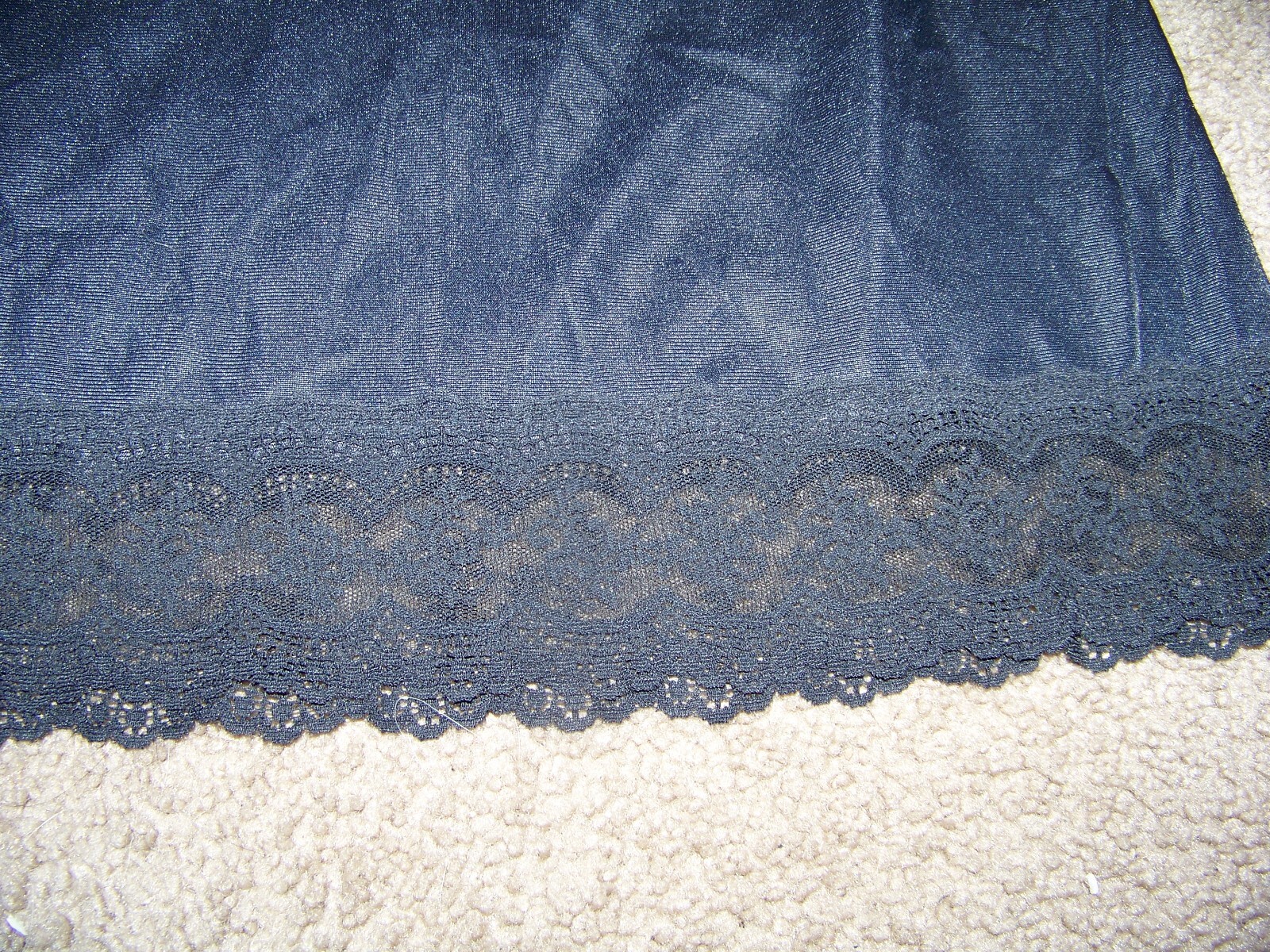 VTG BLACK HALF SLIP SZ SMALL 25″ MADE IN THE USA NYLON W/LACE #721 CLEAN NICE!