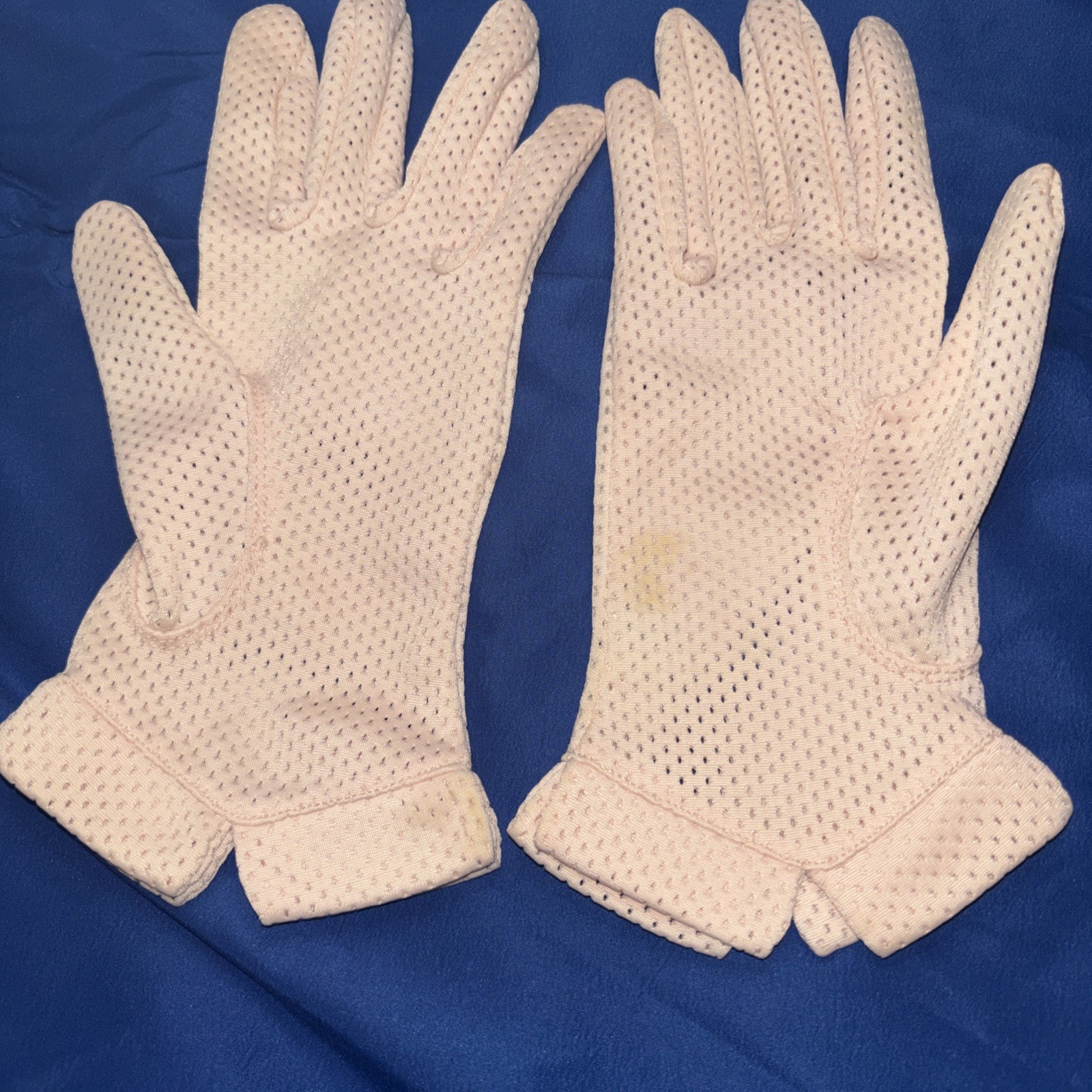 Vintage Ladies Gloves – Peach Nylon Mesh – ? 1940/50s? size 61/2 Keyser