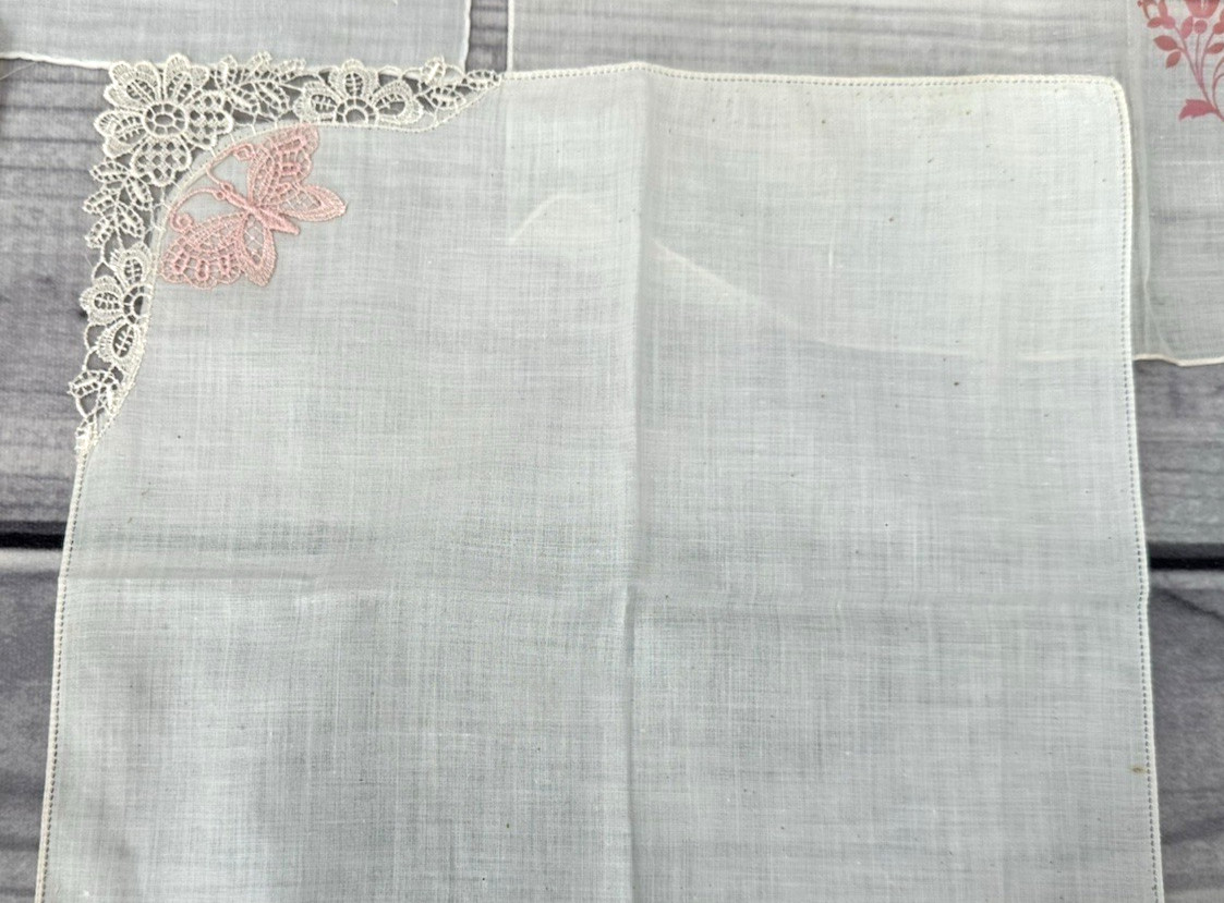 LOT OF 4 VINTAGE EMBROIDERED HANKERCHIEFS – FLORAL / BUTTERFLIES *10