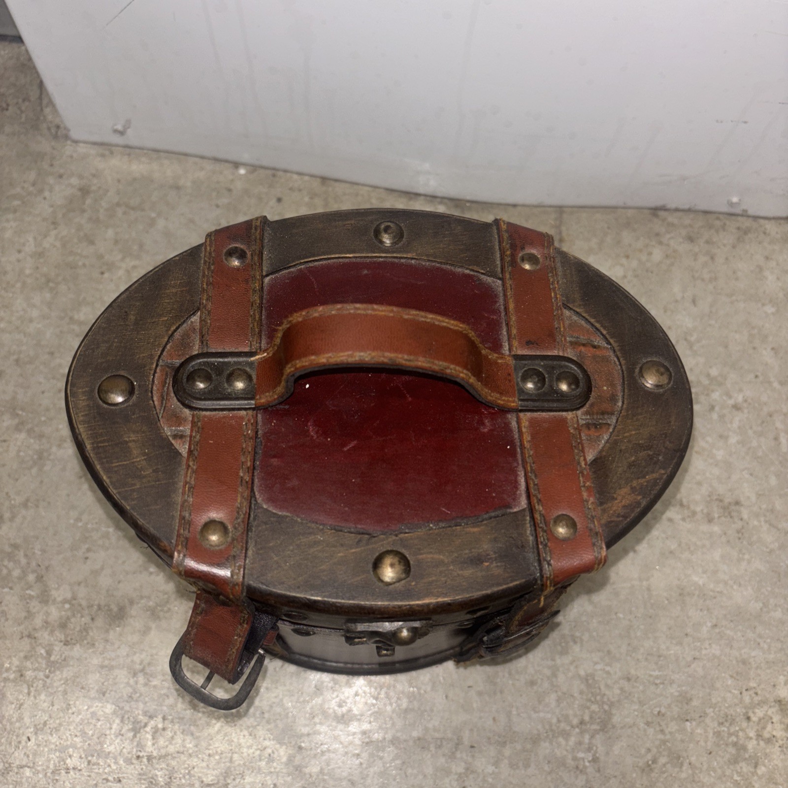 Vtg Style Oval Wood & Leather Top Handle Travel Case or Storage Box w/Lock Clasp