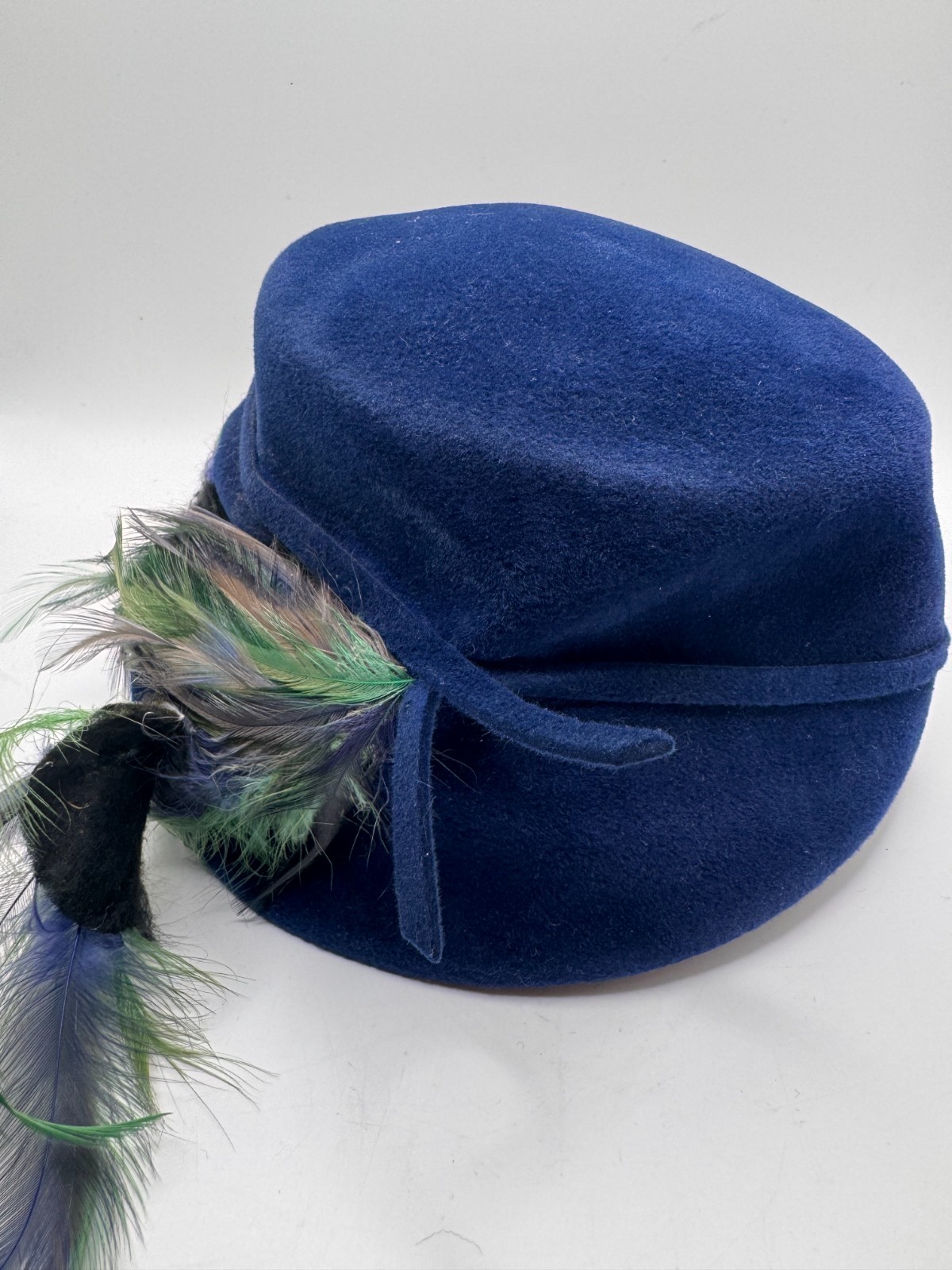 Vtg Blue Velvet Peacock Feather Hat Riviera Italy NY Herbert Bernard 22.5″ GUC