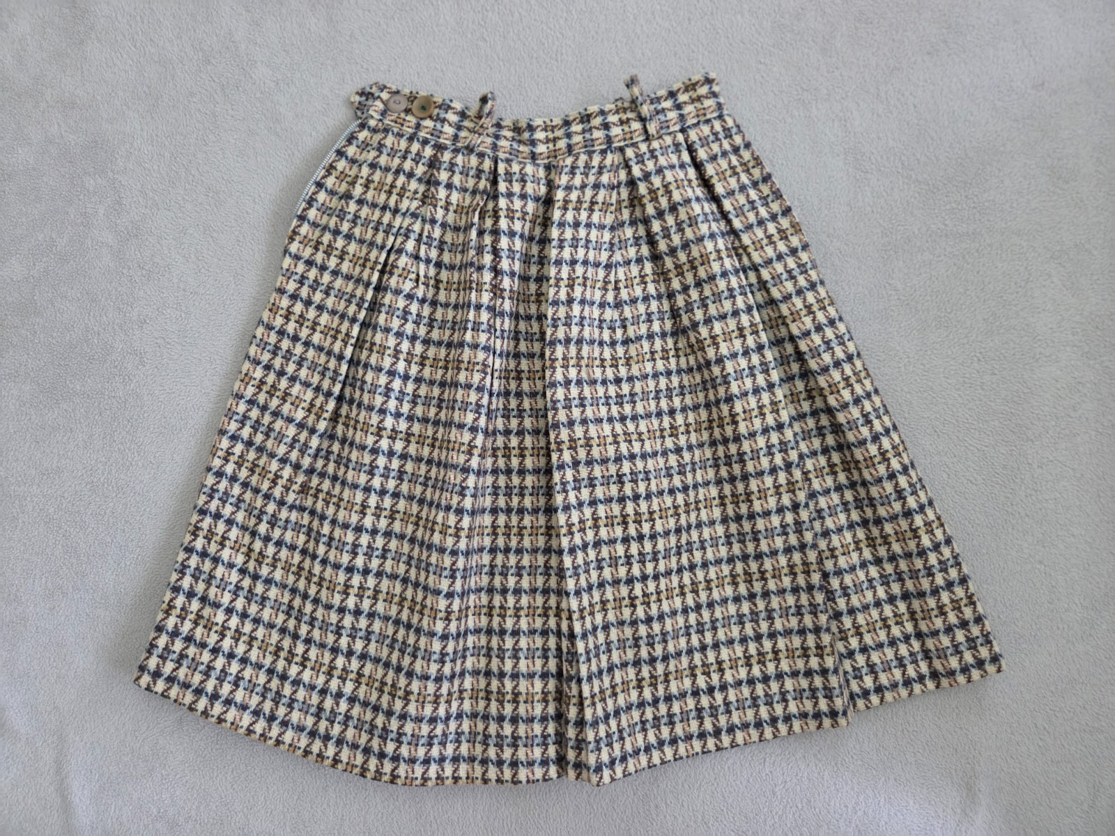 Vintage 60’s Woman’s Skirt 100% Wool USA Pleats at the Waist Matching Belt