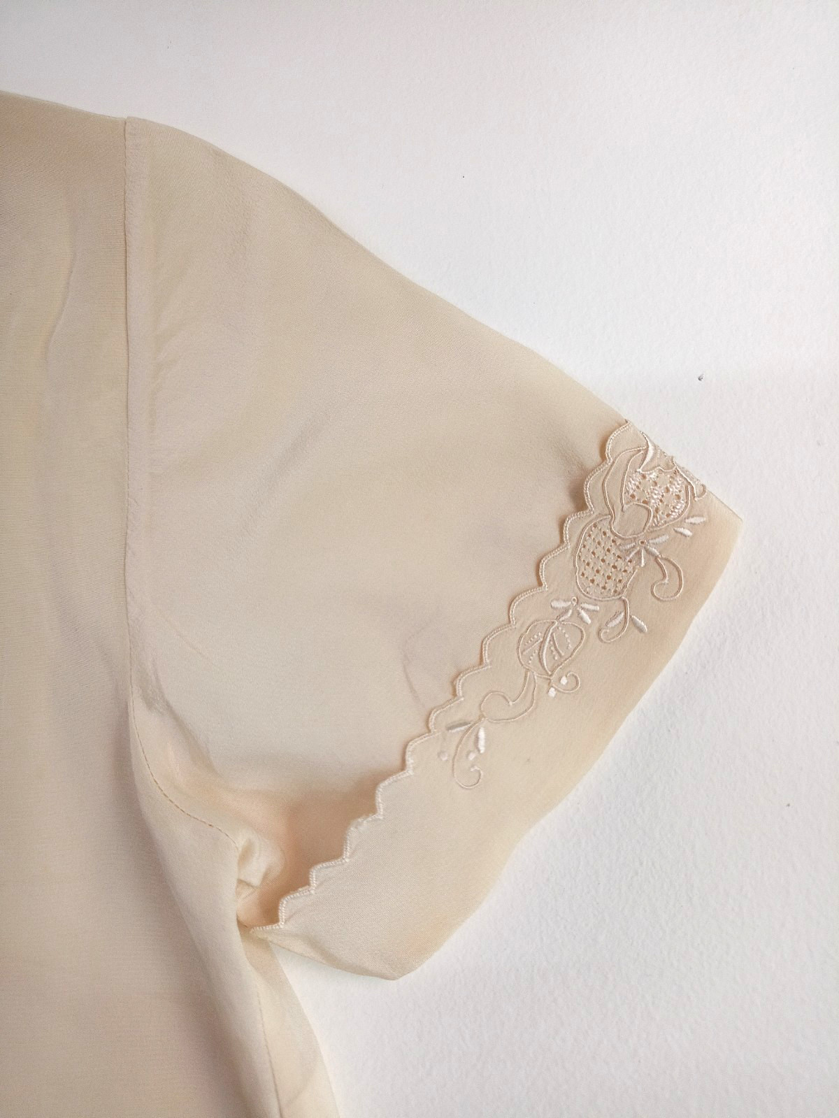 VTG Peony 100% Pure Silk Blouse S Hand Embroidered Swatow Cutwork Ivory China