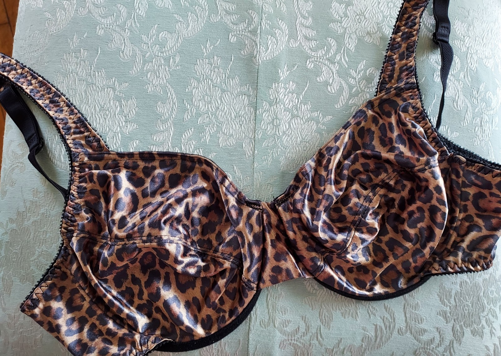 Vassarette Second Skin Bra & Hi Cut Brief Panties Set Leopard Size 8/36C nwot