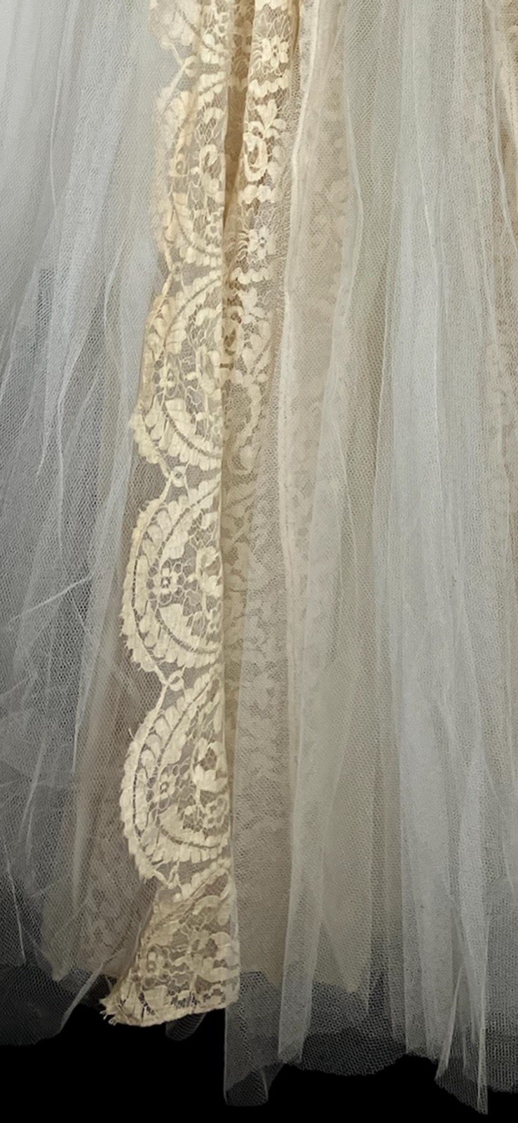 Vintage 1950s Ivory Lace Tulle Wedding Dress Gown Small