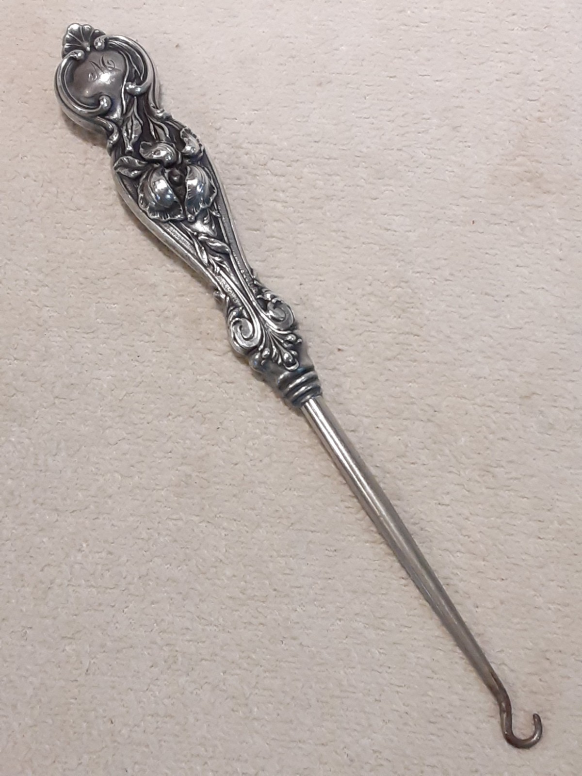 VTG BUTTON HOOK TOOL STERLING SILVER HANDLE 8″ Long MONOGRAM M 5.8 GRAMS TOTAL