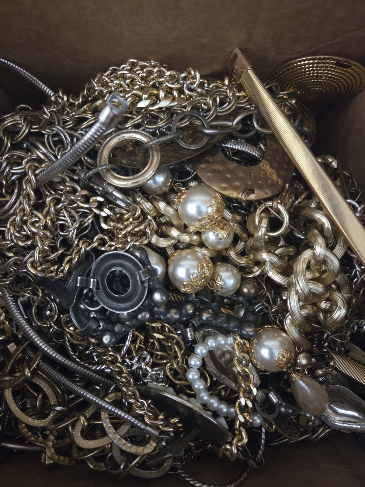 Lot of 15lb Vintage/Modern Silver/Gold Tone Chain Belts Mystery Lot