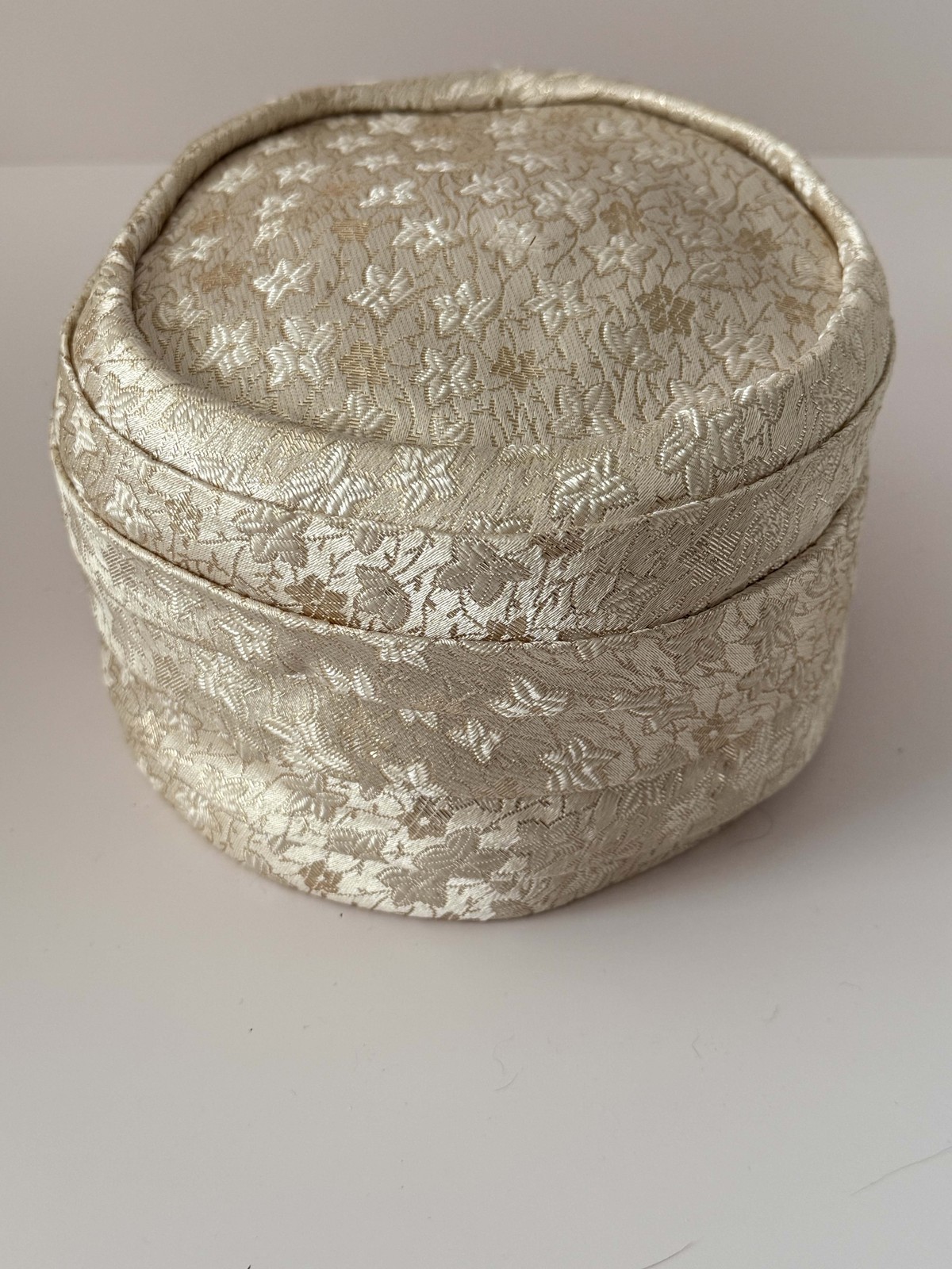 1960s Vintage Ivory Brocade Pillbox Hat – Textured Floral Jacquard – Mid