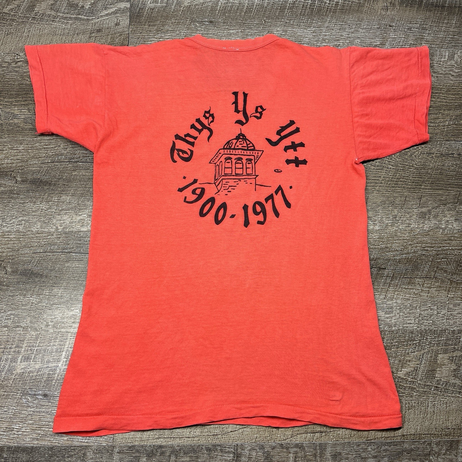 Vintage Peanuts Peace T-Shirt Unisex Small Red Linus Hippy 60s 70s Test Print