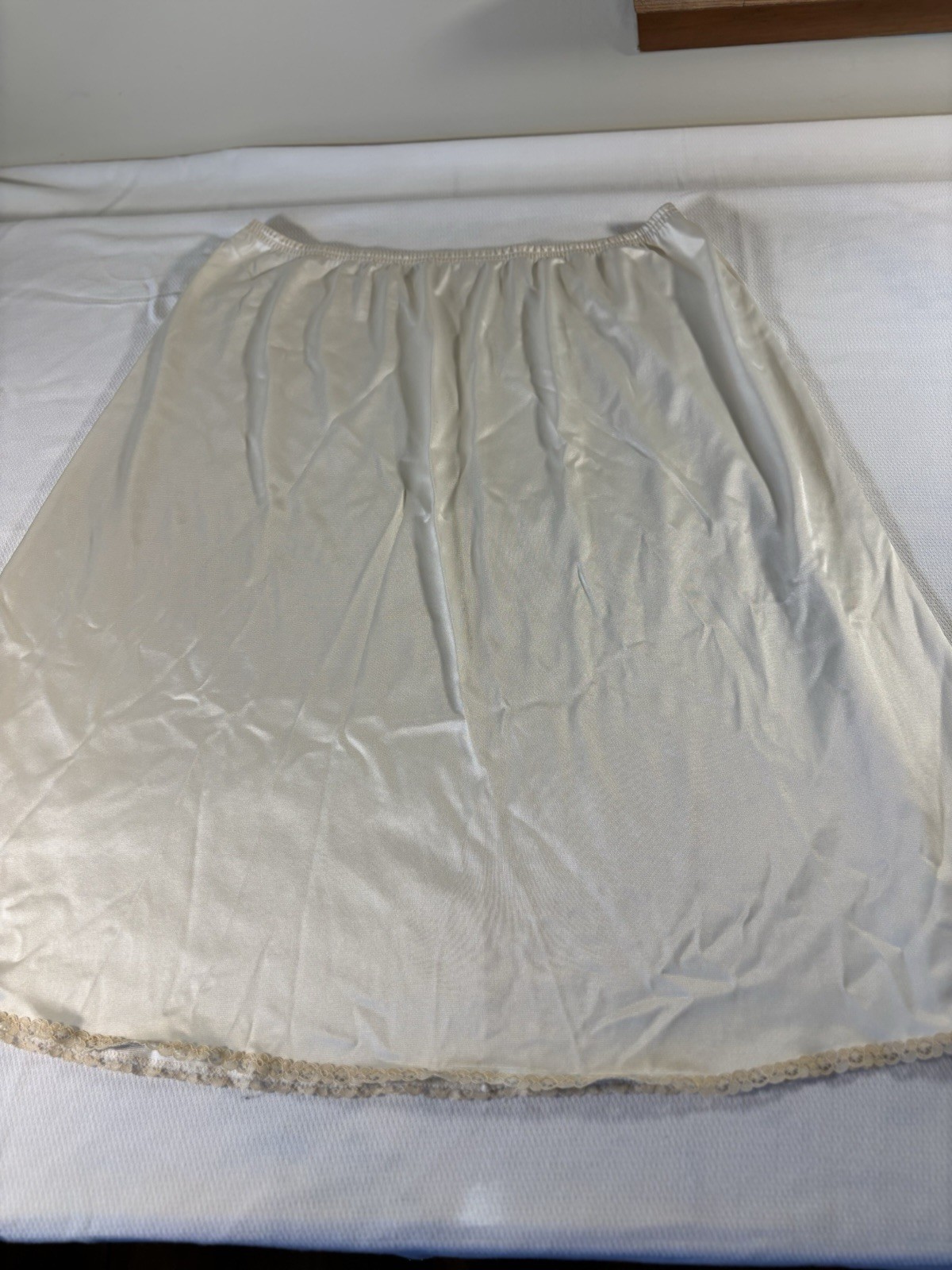 Vanity Fair Nylon Skirt Half Slip Women Med/L Off White 23” Length Vtg