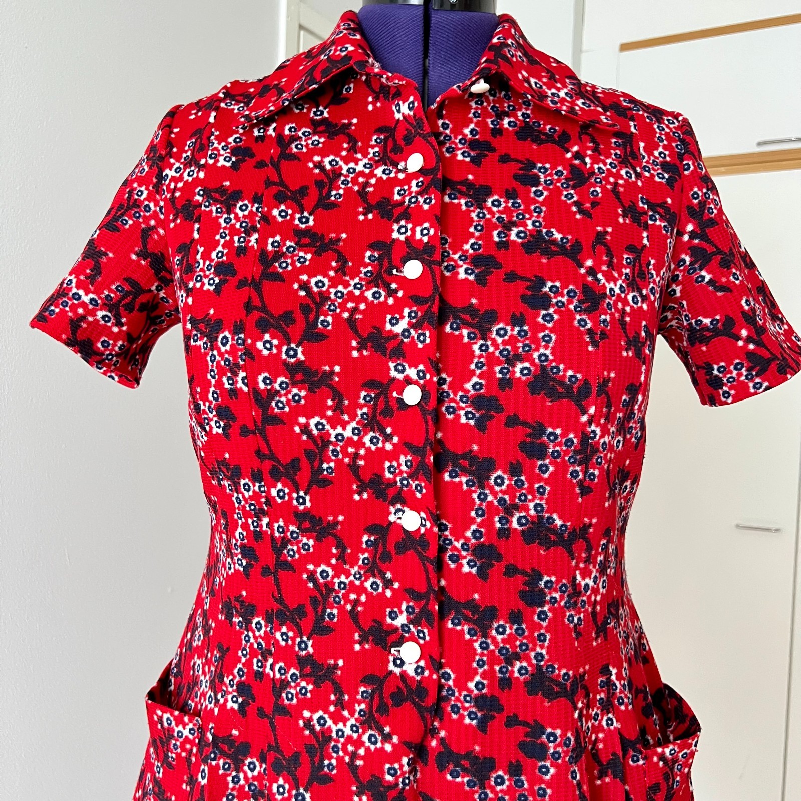 1970s Plus Size Floral Mod Shift Dress Button Front Twiggy Style GoGo Retro EU42