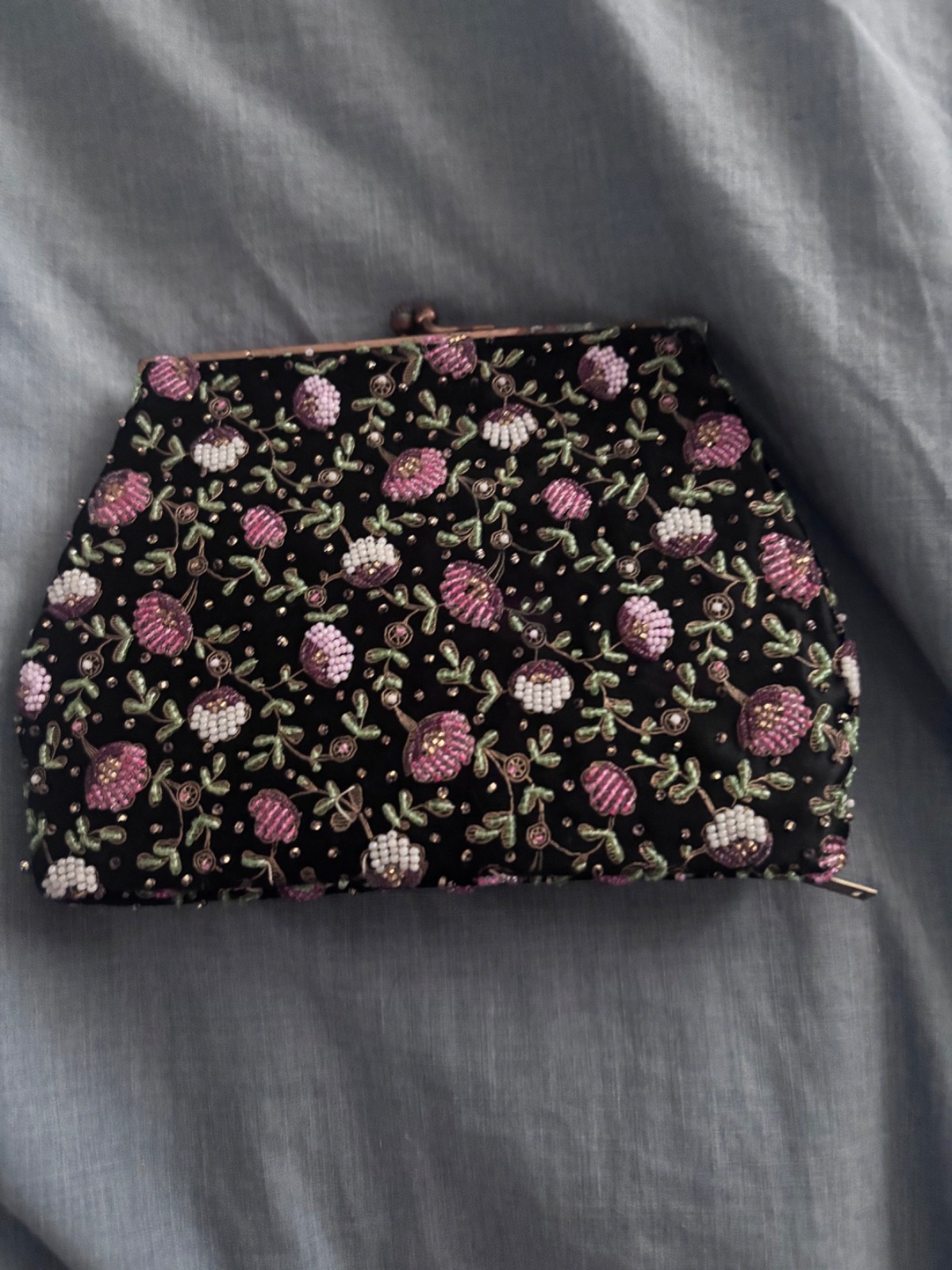 Vintage Duizend-Gans Paris Black Silk Pink Beaded Flower Clutch Bag