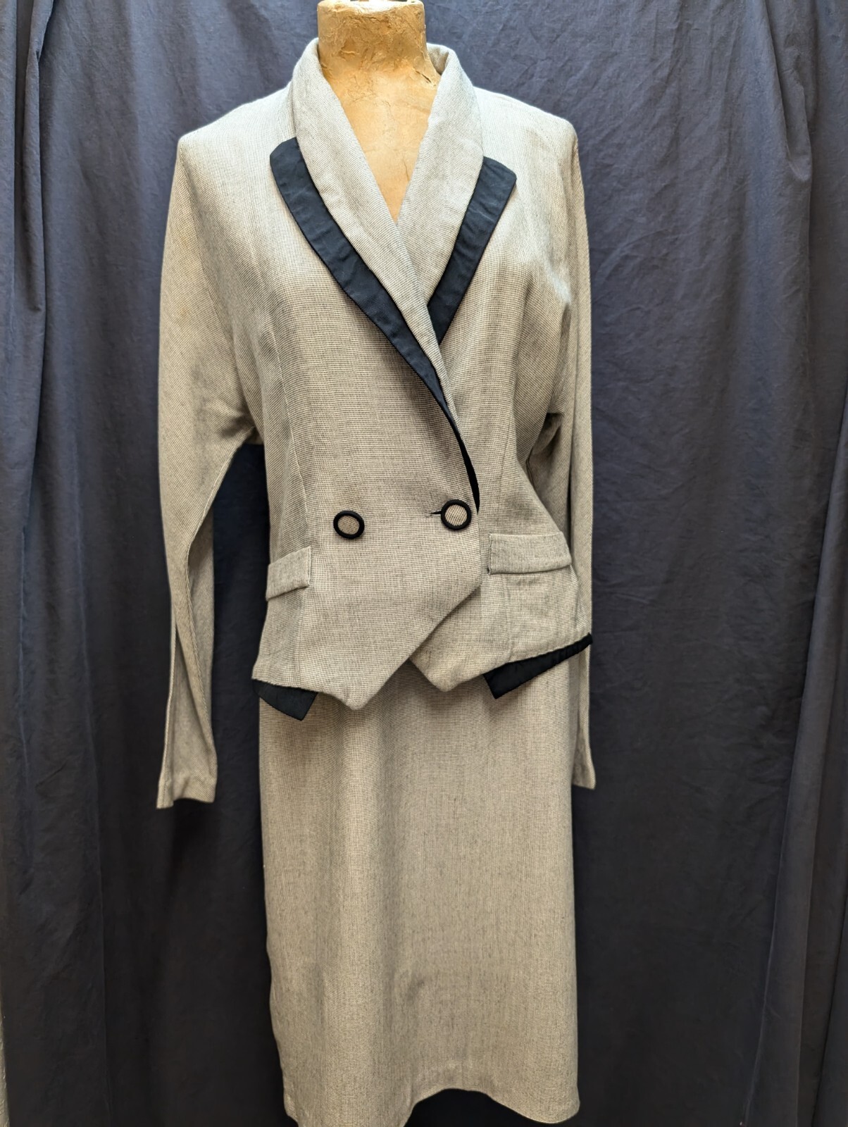 1980’s Gray Black Acetate Rayon Skirt & Jacket by Frederick’s of Hollywood M