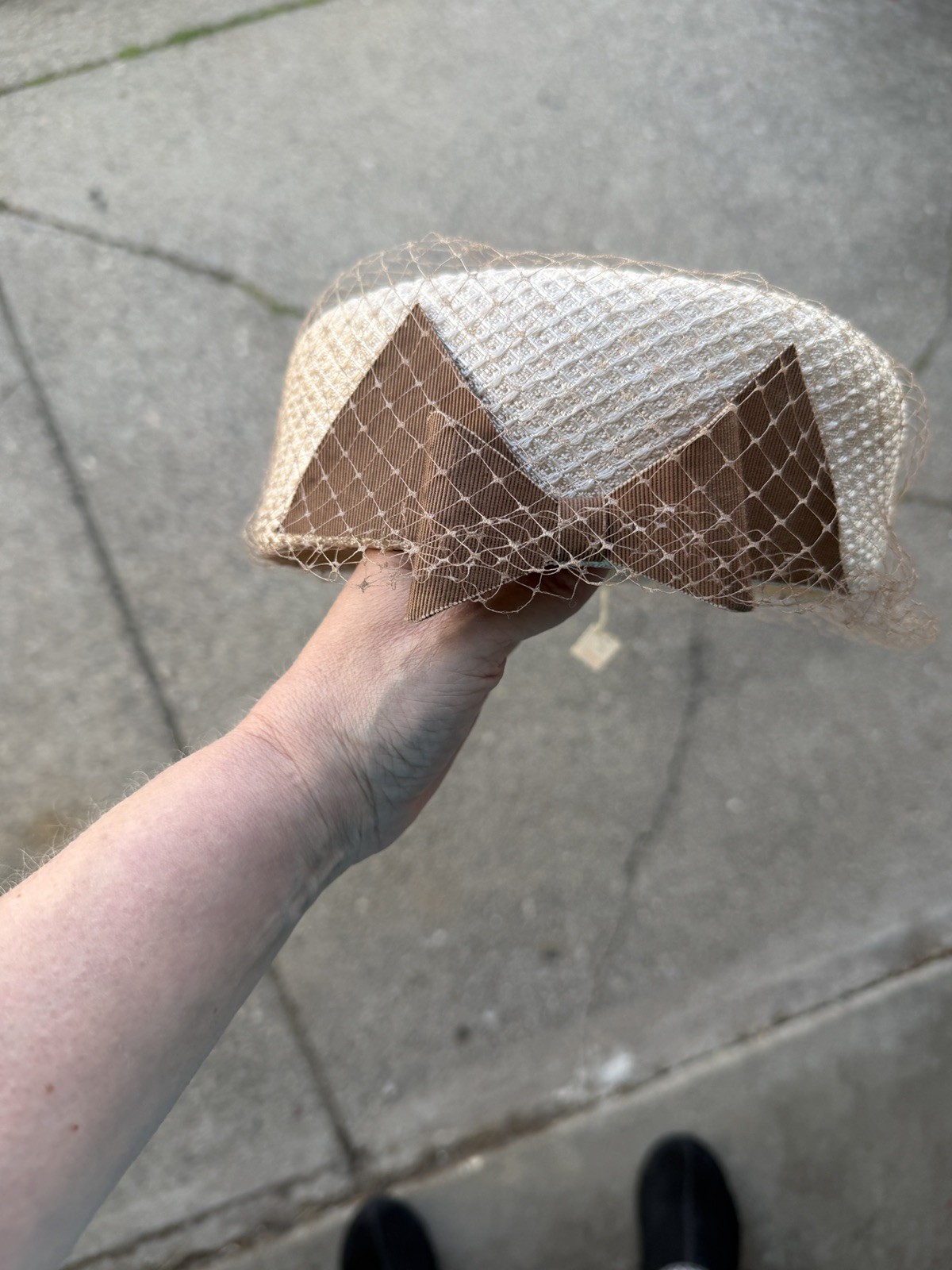 Vintage Pillbox Hat w/ Net Veil ~Beige~1950’s