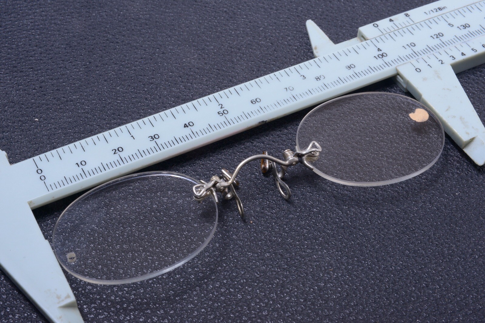 ✅ ANTIQUE PINCH, PINCE NEZ READING NOSE GLASSES SPECTACLES APP. +1.5 DIOPTER