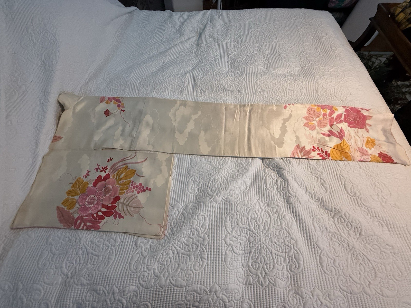 Vintage Handmade Womens Beige Embroidered Silk Floral Kimono Robe Pink & Yellow,