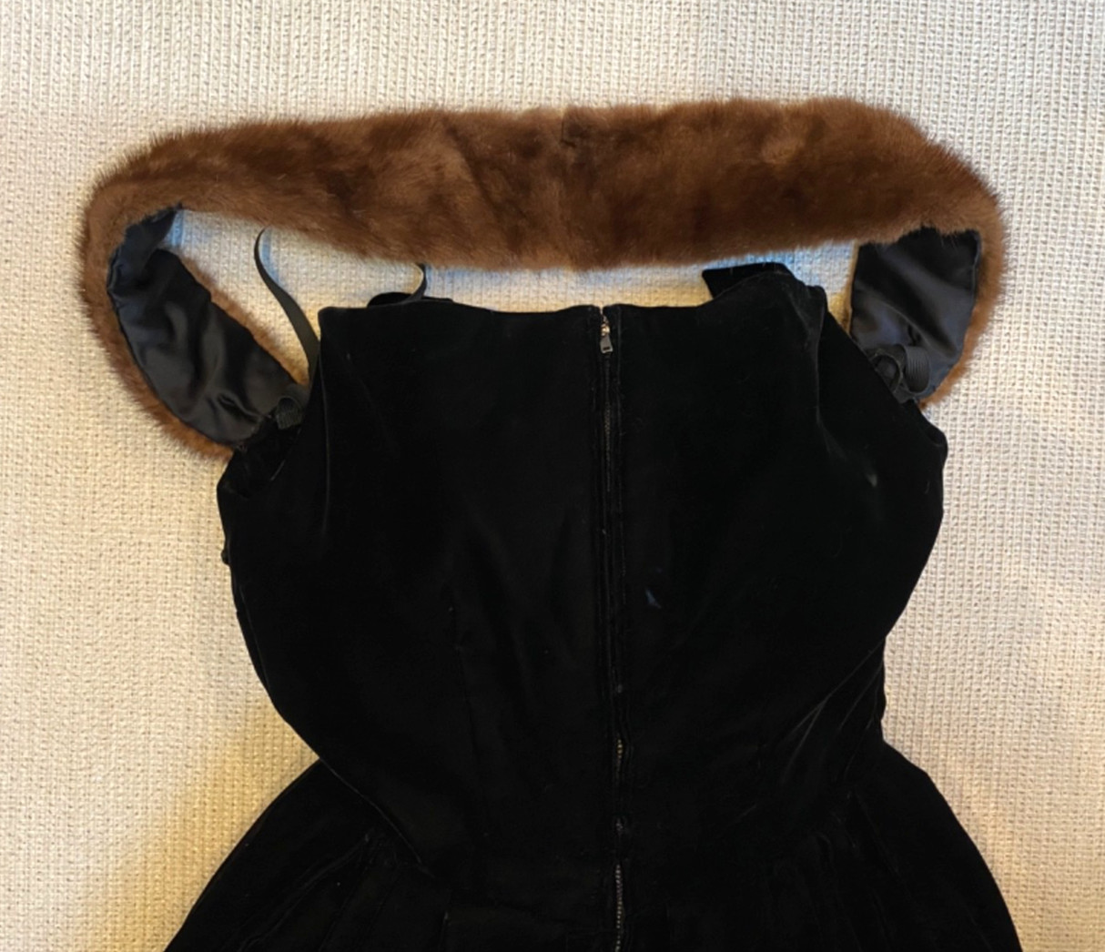 VINTAGE 1940-50’s BLACK SILK VELVET DRESS W ERMINE SHOULDER BAND