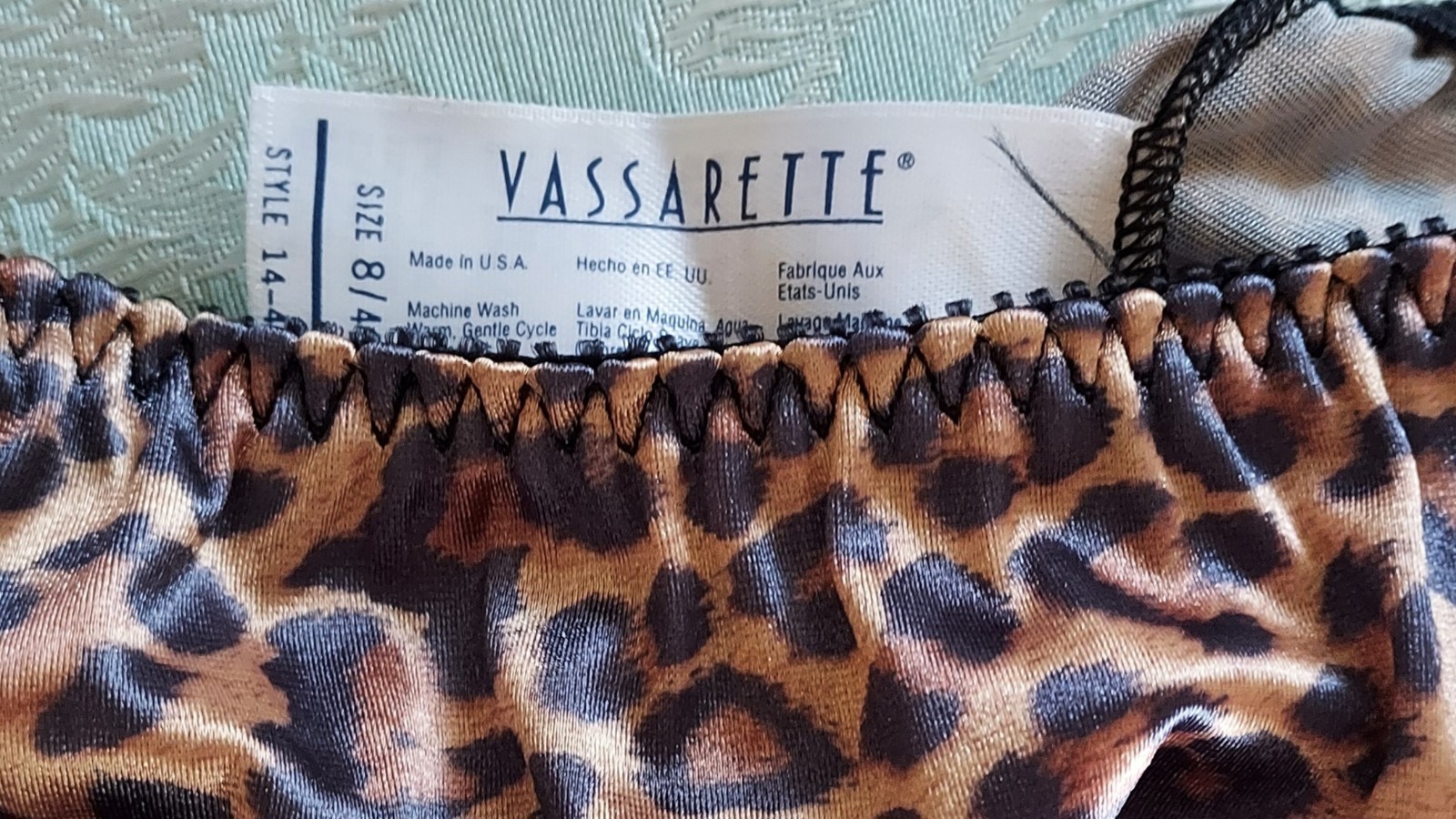 Vassarette Second Skin Bra & Hi Cut Brief Panties Set Leopard Size 8/36C nwot