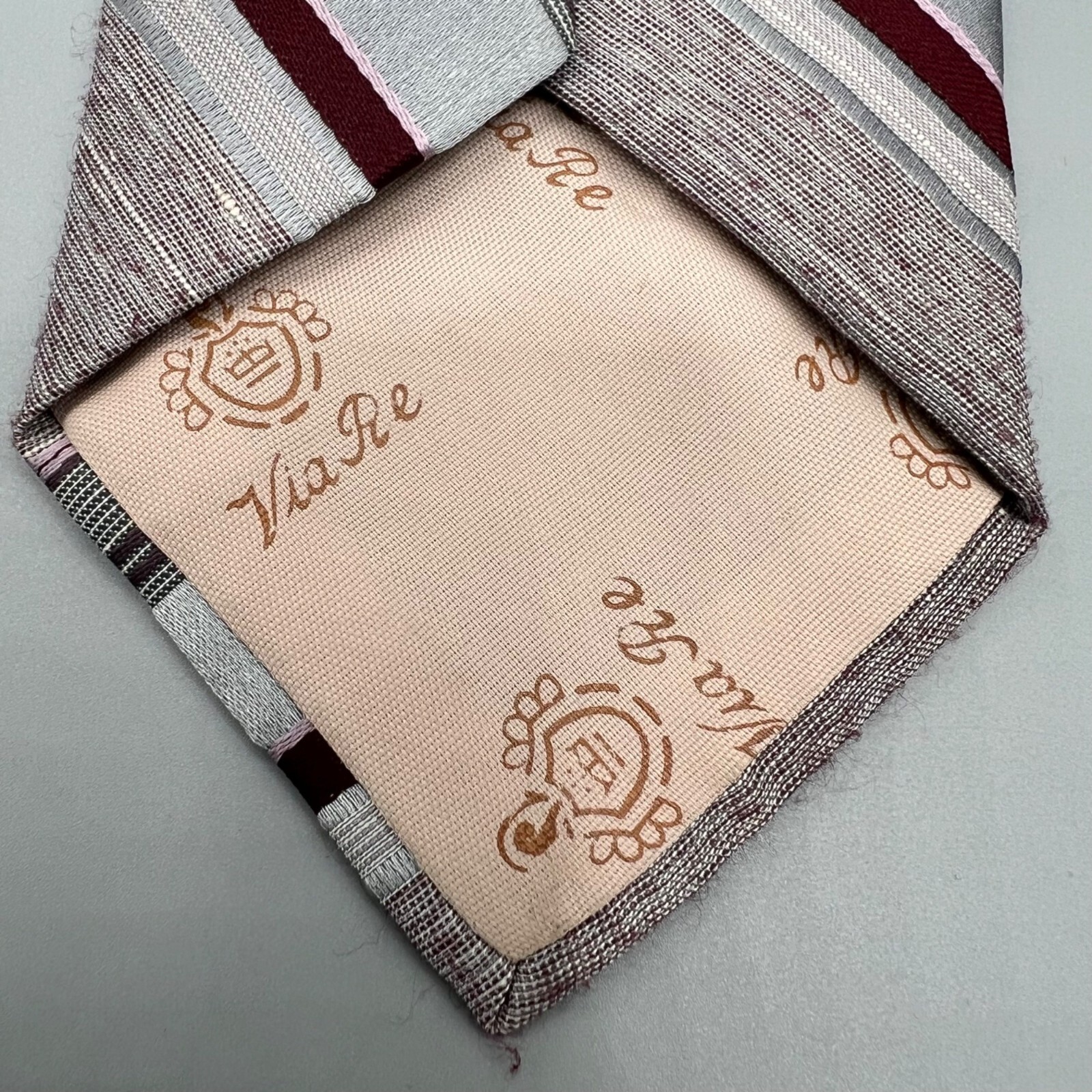 Vintage 1970s “Via Re” Men’s Embroidered Crest Regimental Striped Silver Tie