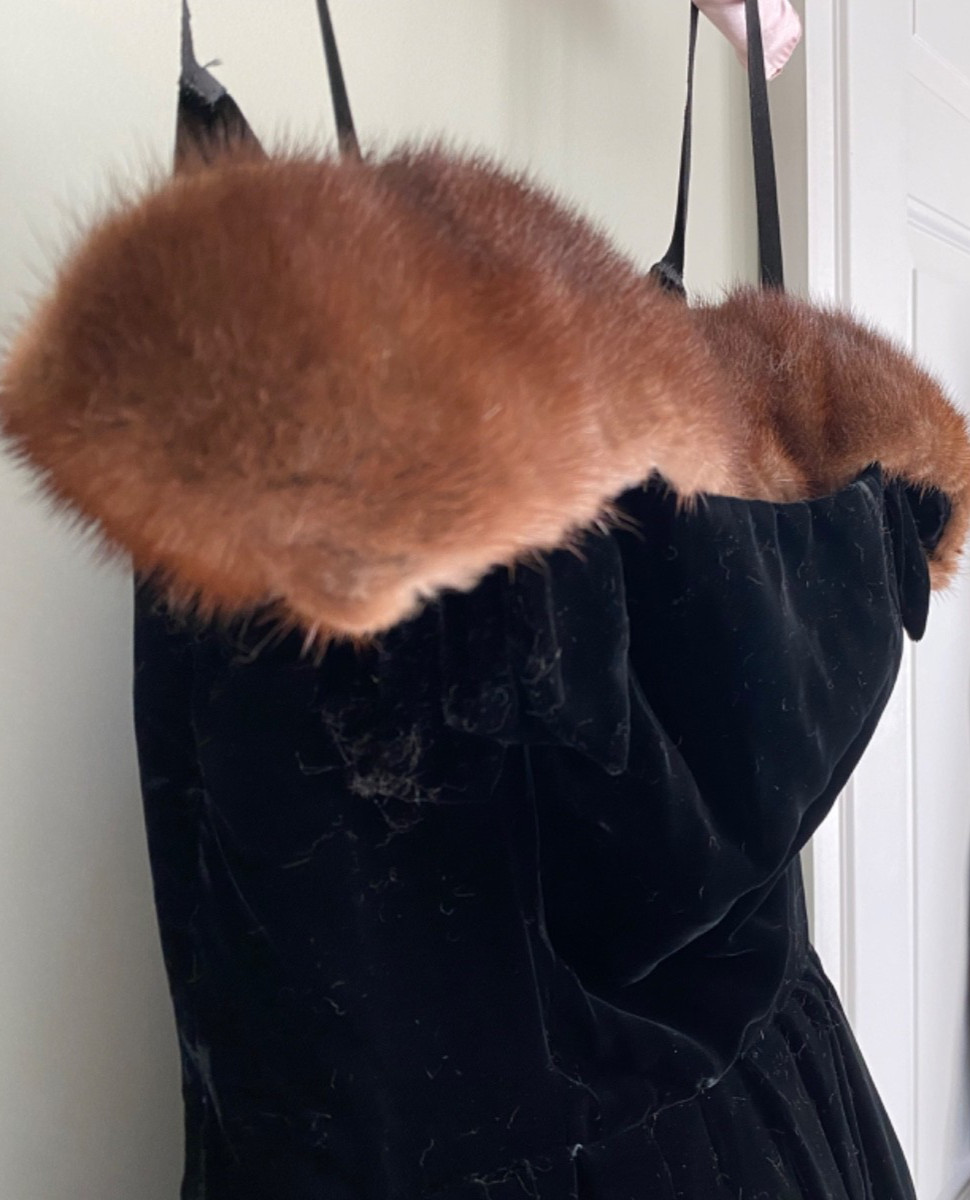 VINTAGE 1940-50’s BLACK SILK VELVET DRESS W ERMINE SHOULDER BAND