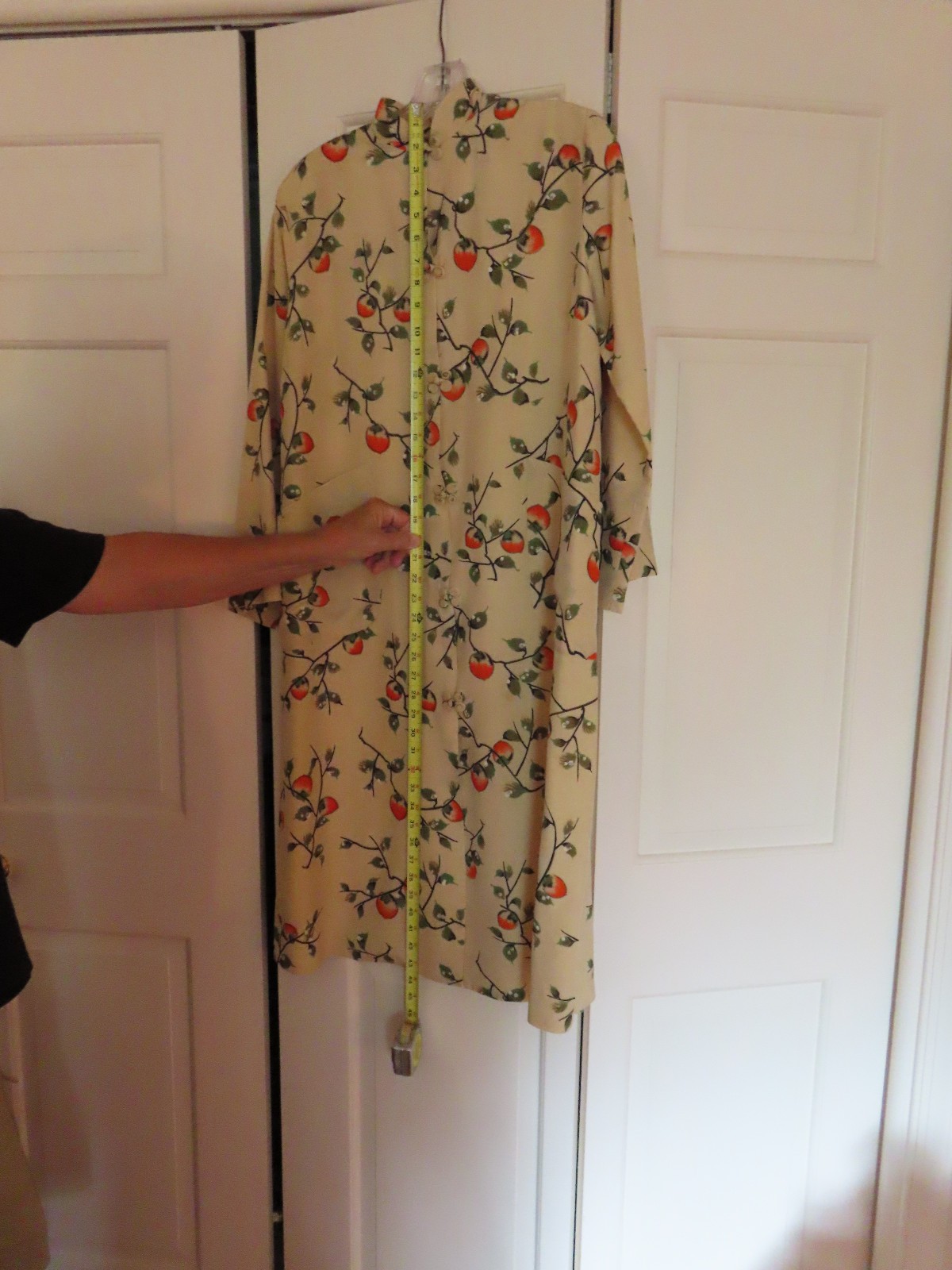 Vintage Japanese silk robe dressing gown with frog closure buttons