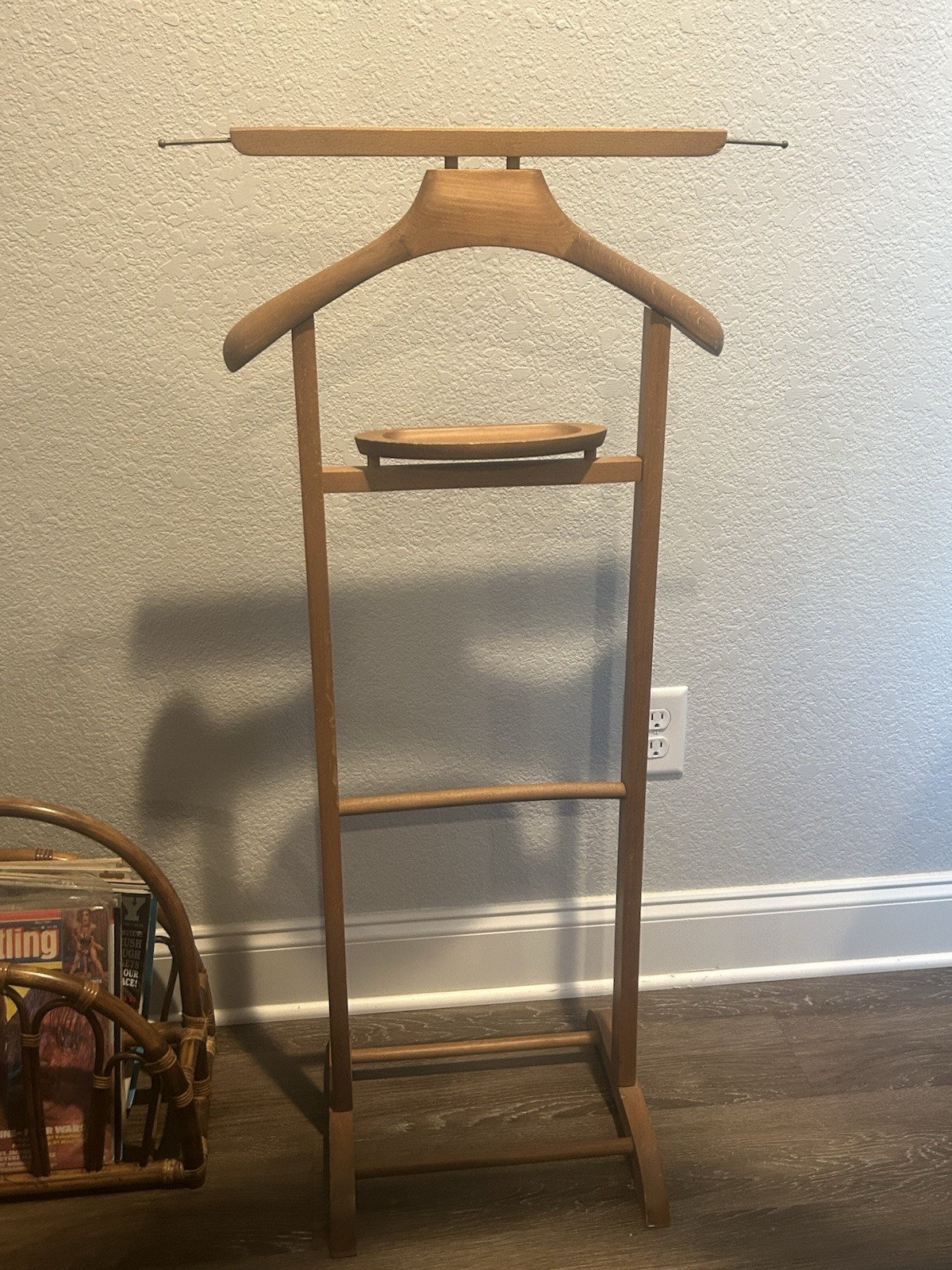 SPQR Made in Italy Wooden Valet Clothes Stand w/ Hanger Top & Tray Brown