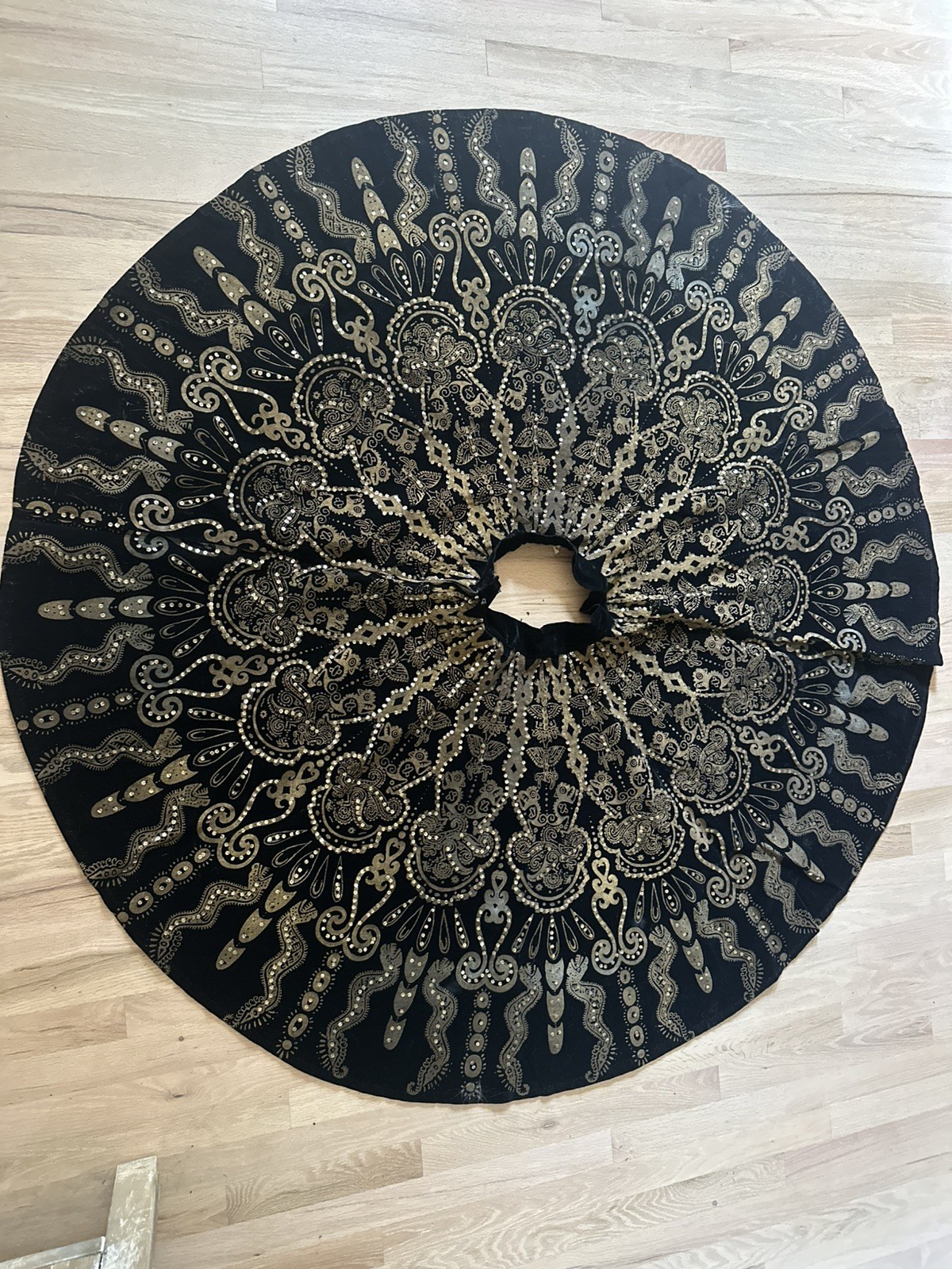 ✨ STUNNING 1950s VINTAGE BLACK FULL CIRCLE EMBELLISHED SKIRT ✨