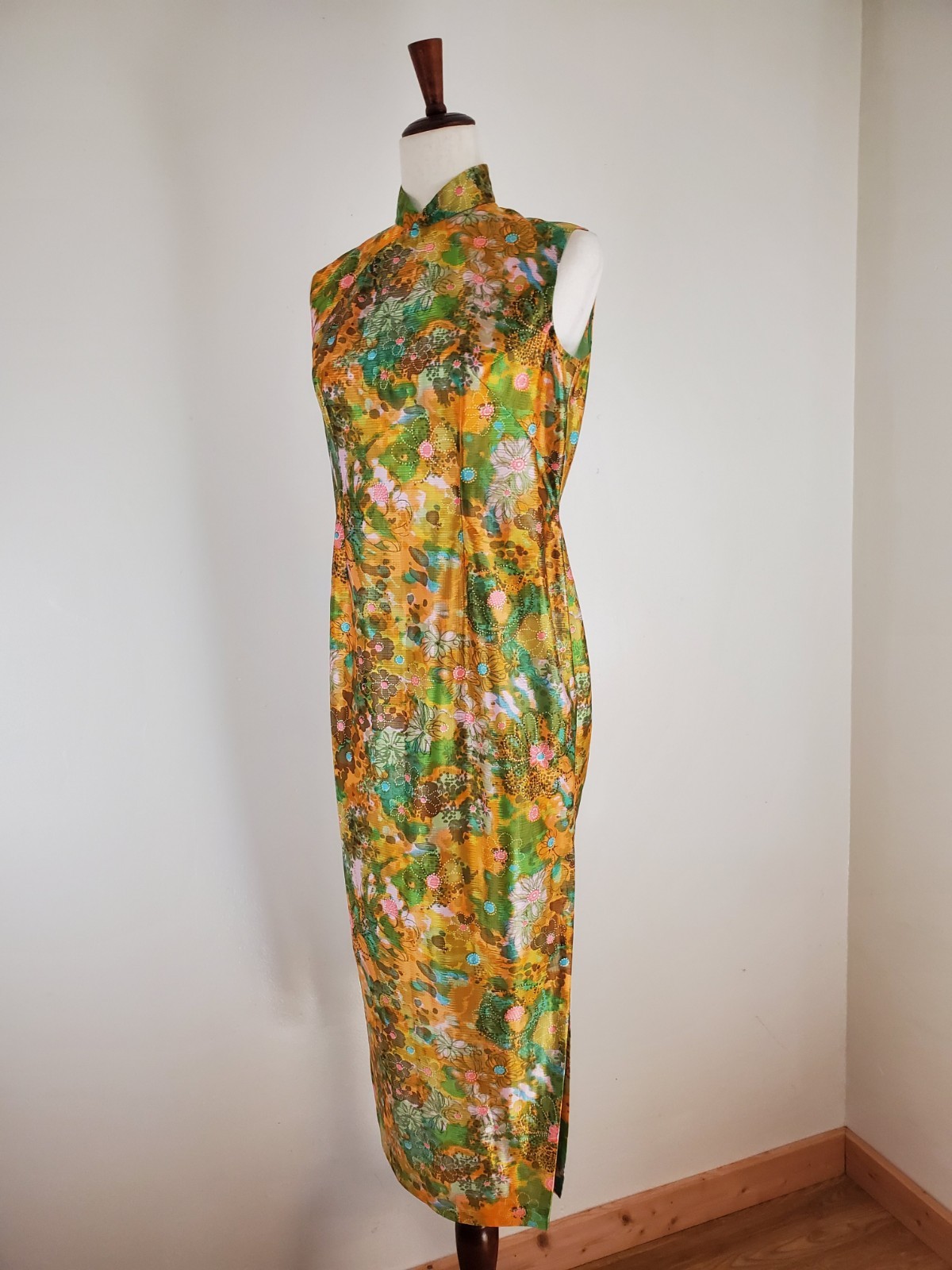 Vintage 1960s Cheongsam Dress Qipao Mid Century Mod Chinese Taiwan Floral