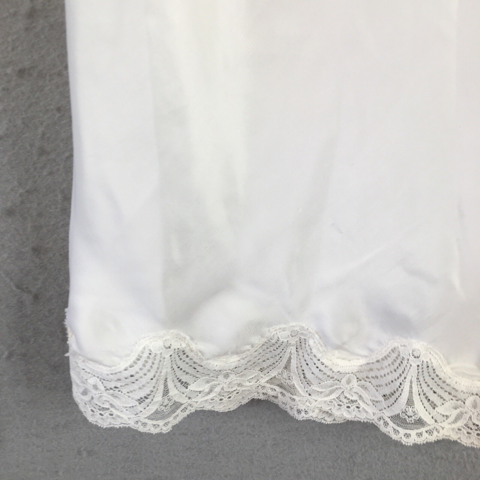 Vintage Wonder Maid Slip Skirt Womens Small White Nylon Non Cling Lace Trim USA
