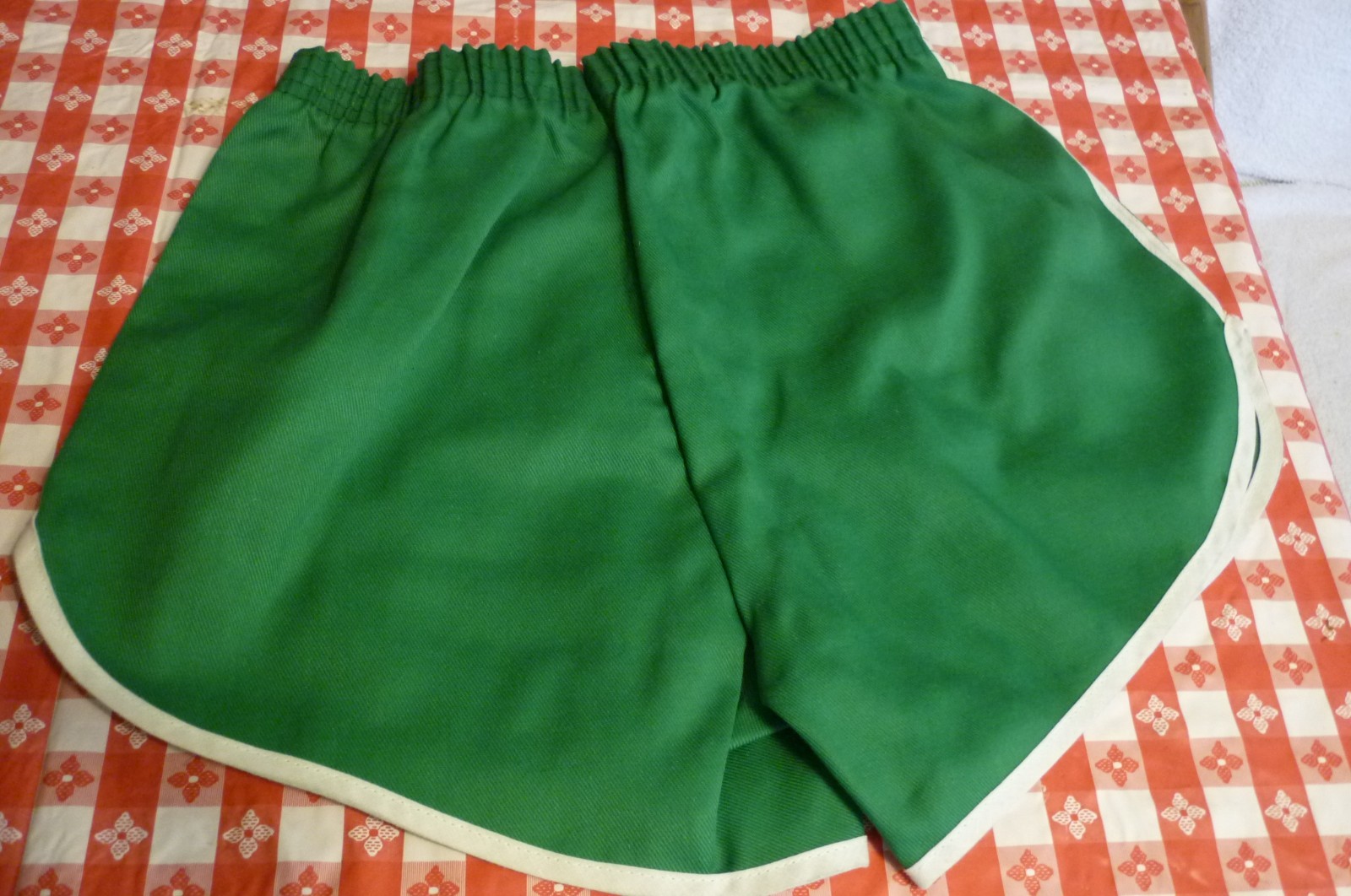 VTG.70’S SHORTS SMALL GYM ATHLETIC RUNNER GREEN W/ WHITE STRIPE USA