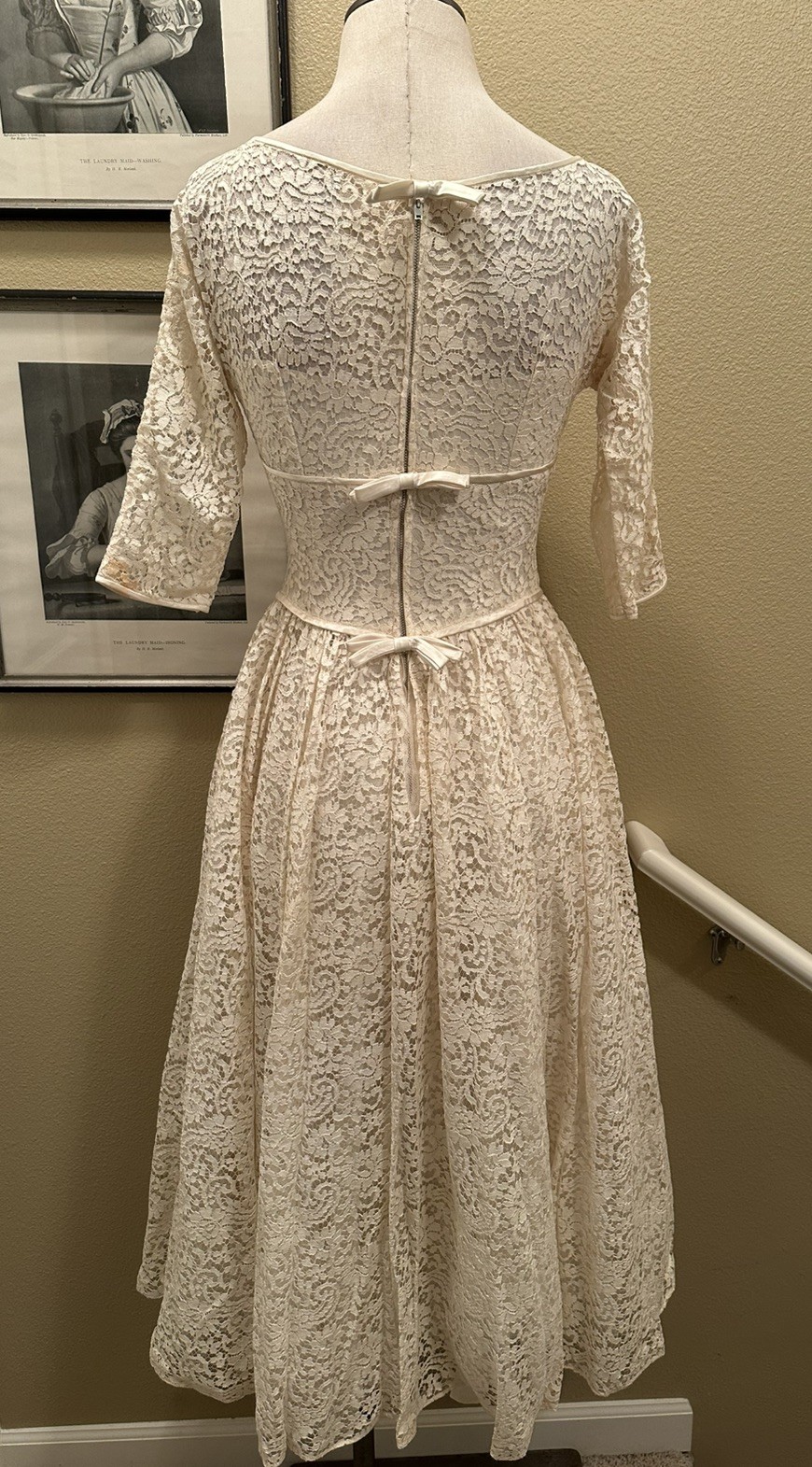 Vintage S 4/6 Tea Length Ivory Lace Wedding Dress W Bateau Neck & 3/4 Sleeve