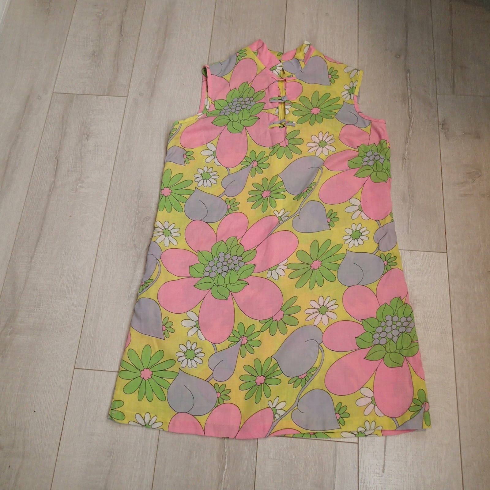 vtg 1960’s Dress Shift Mod Sleeveless Bright Floral yellow Pink green m/l