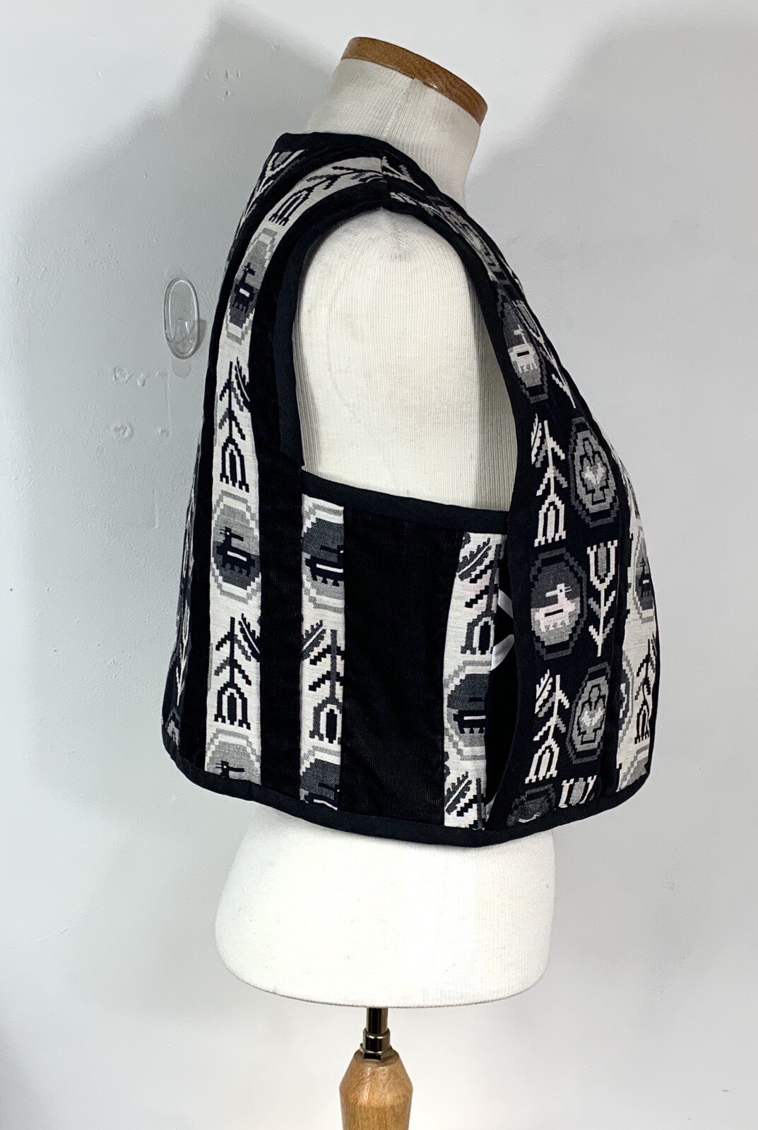 VTG 70s Tribal Vest Cool Funky Quilted Black White Aztec Small
