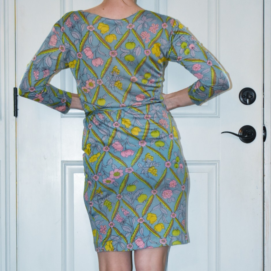 DESTROYED Sak’s Fifth Ave 1960’s RETRO Floral 3/4 SLEEVE Slinky FIT Size small