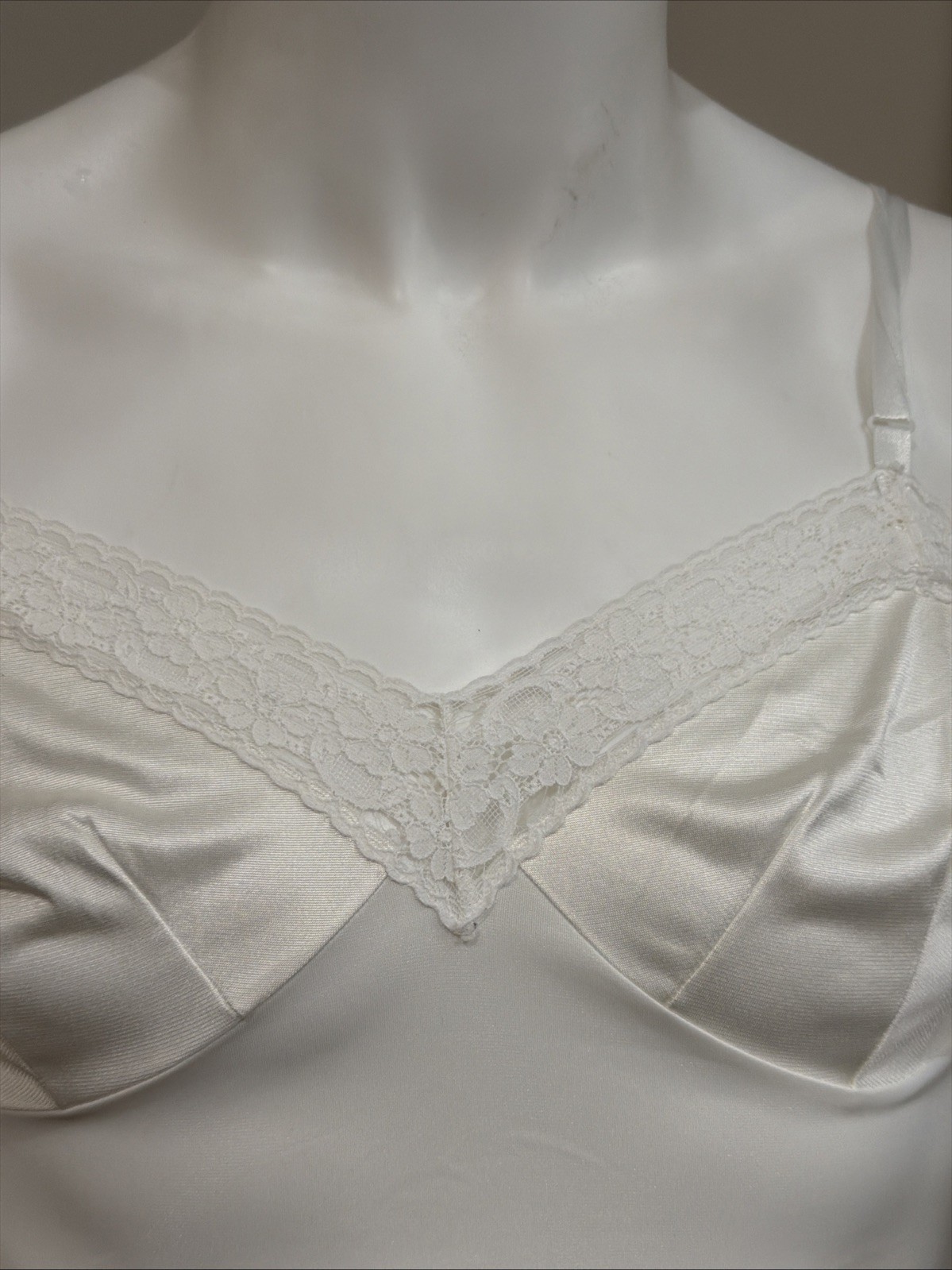 Vintage VANITY FAIR White Nylon Full Slip Lace Trim Style 10-103 Size 34/40 26”